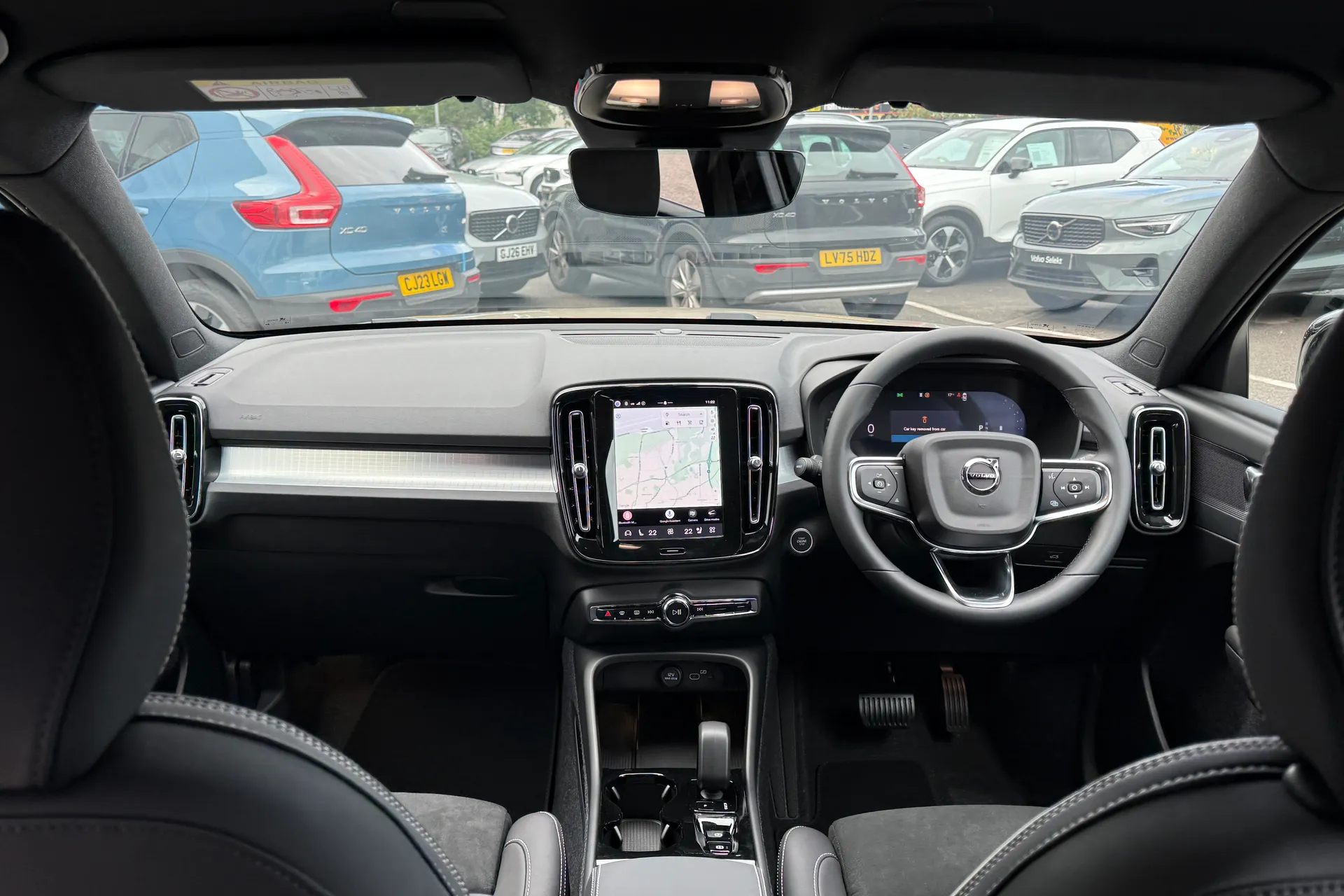 Volvo XC40 thumbnail image number 3