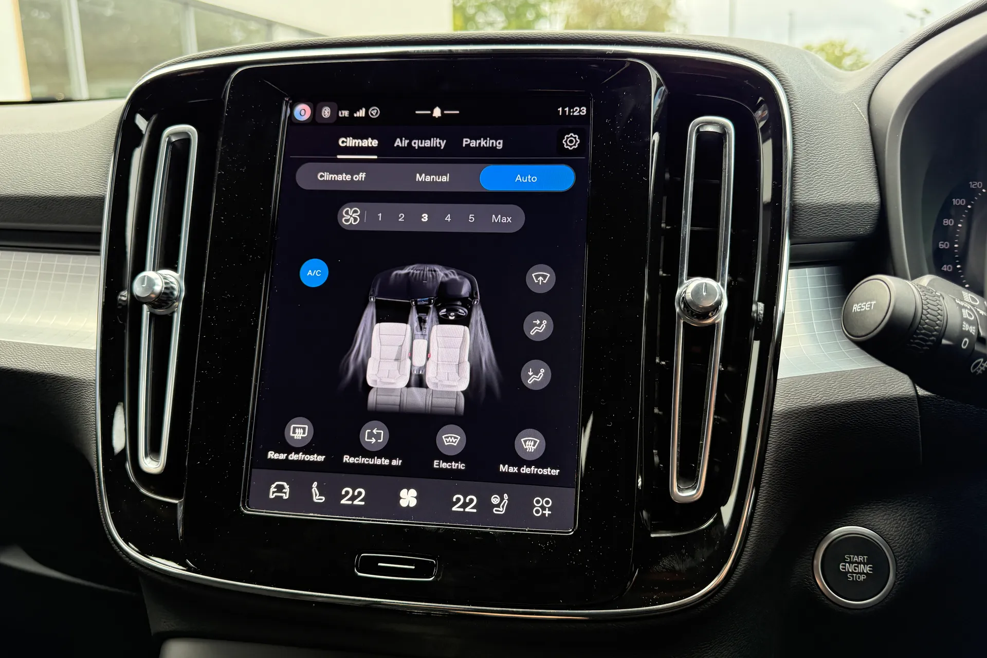 Volvo XC40 thumbnail image number 37