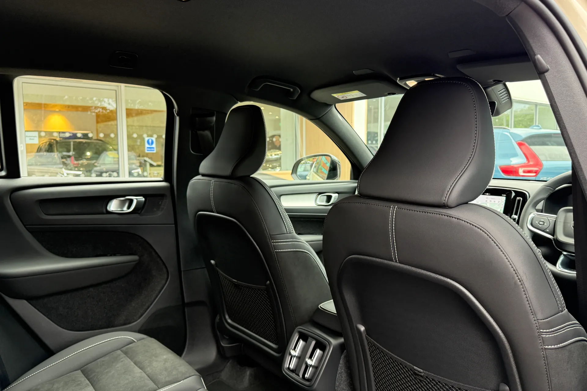 Volvo XC40 thumbnail image number 24