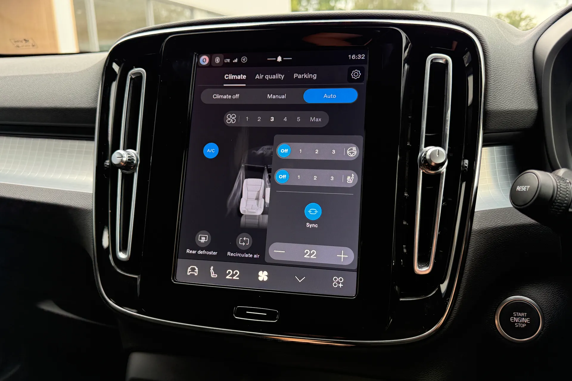 Volvo XC40 thumbnail image number 38