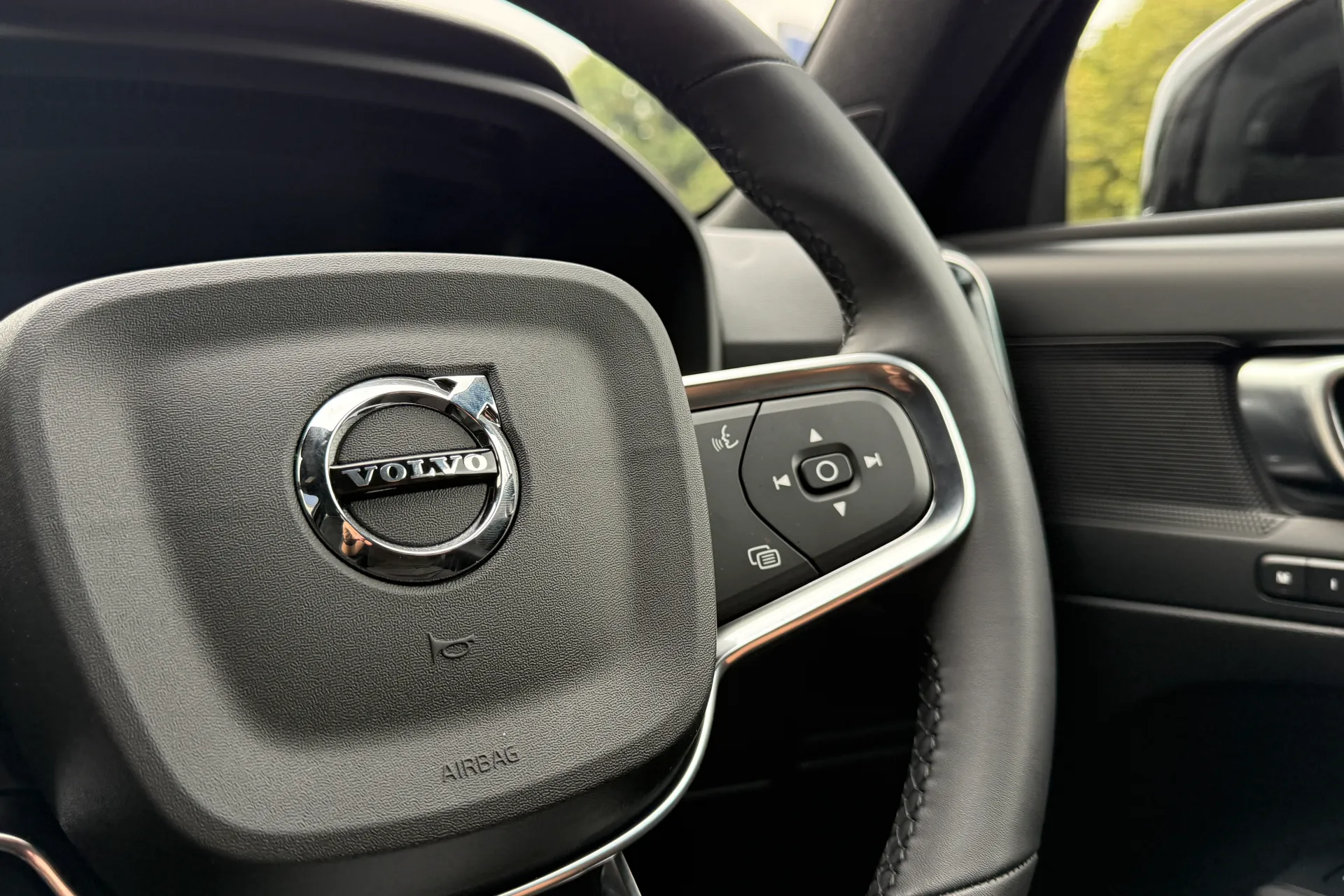 Volvo XC40 thumbnail image number 36