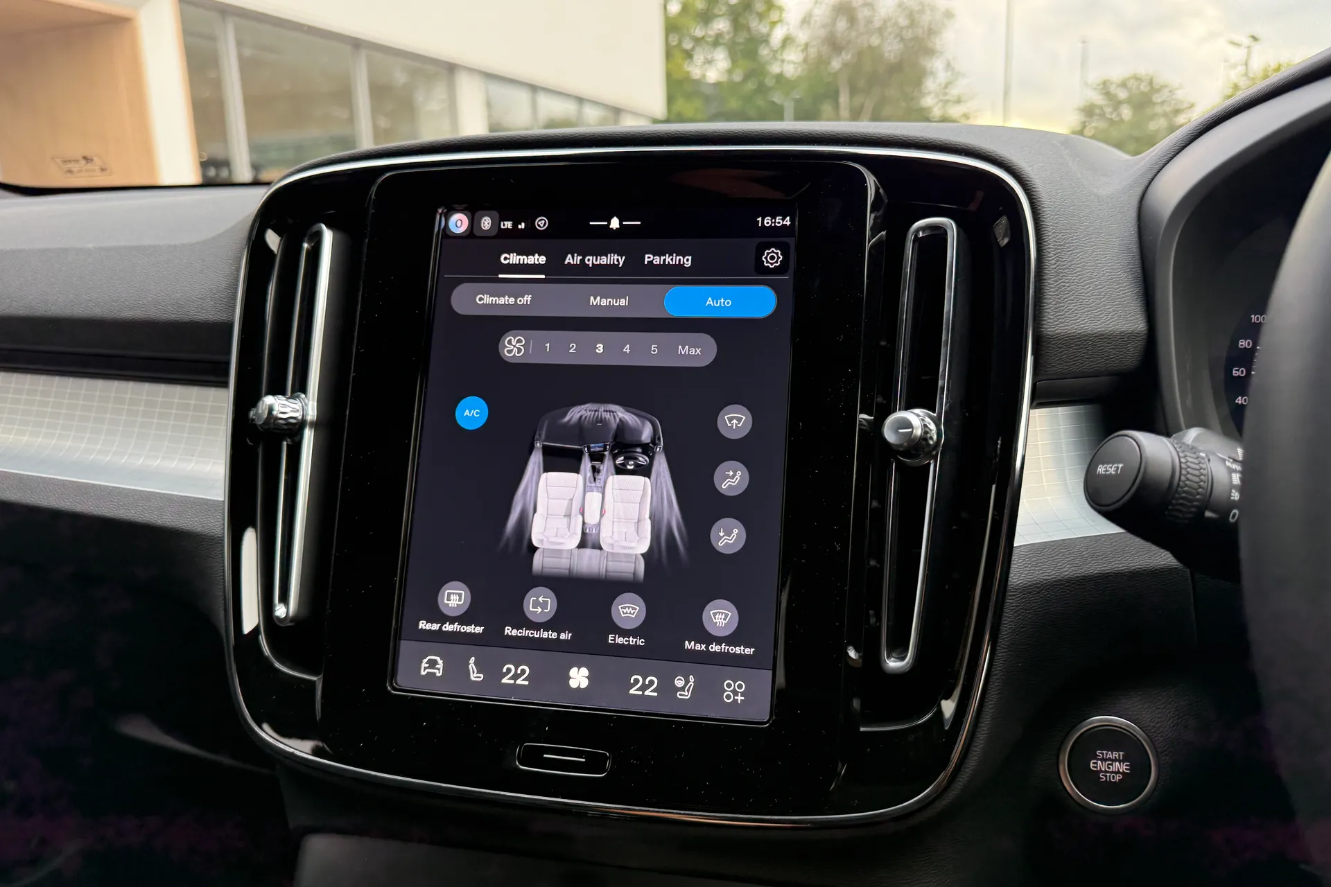 Volvo XC40 thumbnail image number 37