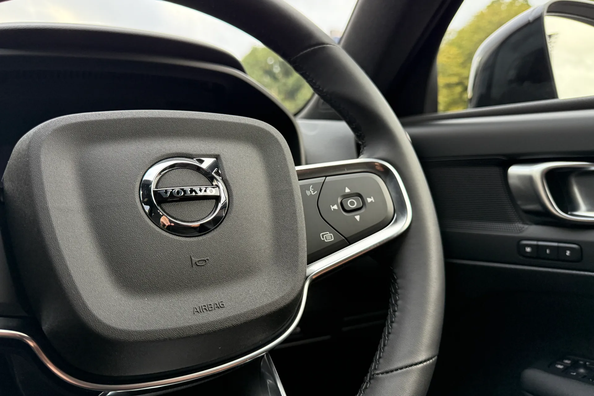 Volvo XC40 thumbnail image number 36