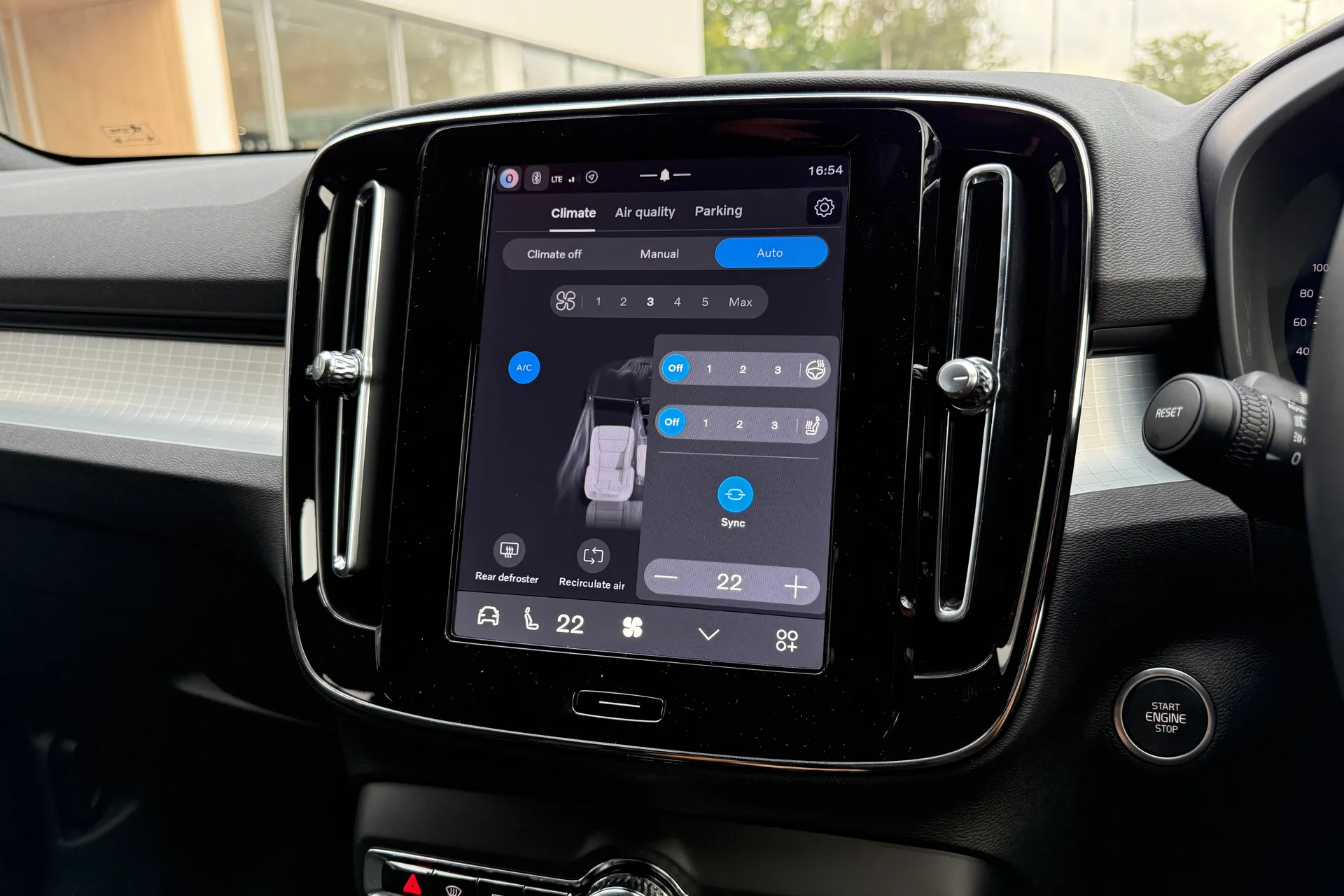Volvo XC40 thumbnail image number 38