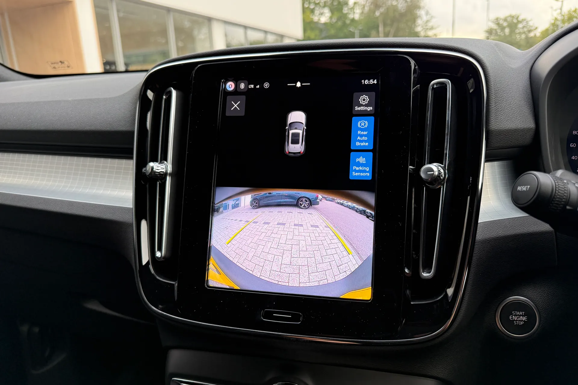 Volvo XC40 thumbnail image number 4