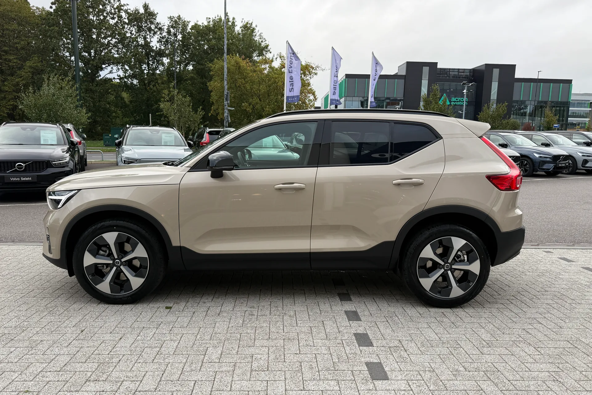 Volvo XC40 thumbnail image number 11