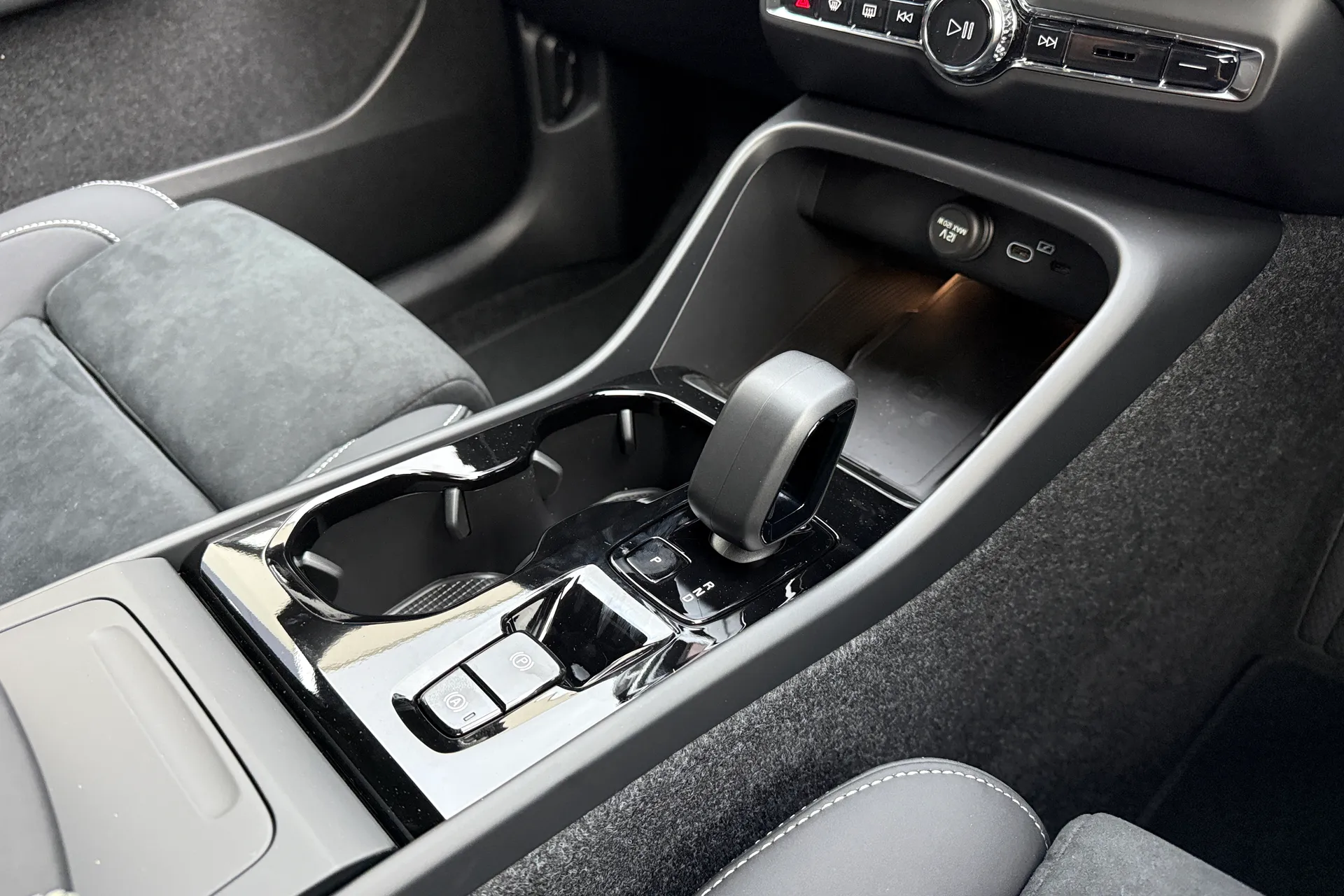 Volvo XC40 thumbnail image number 41