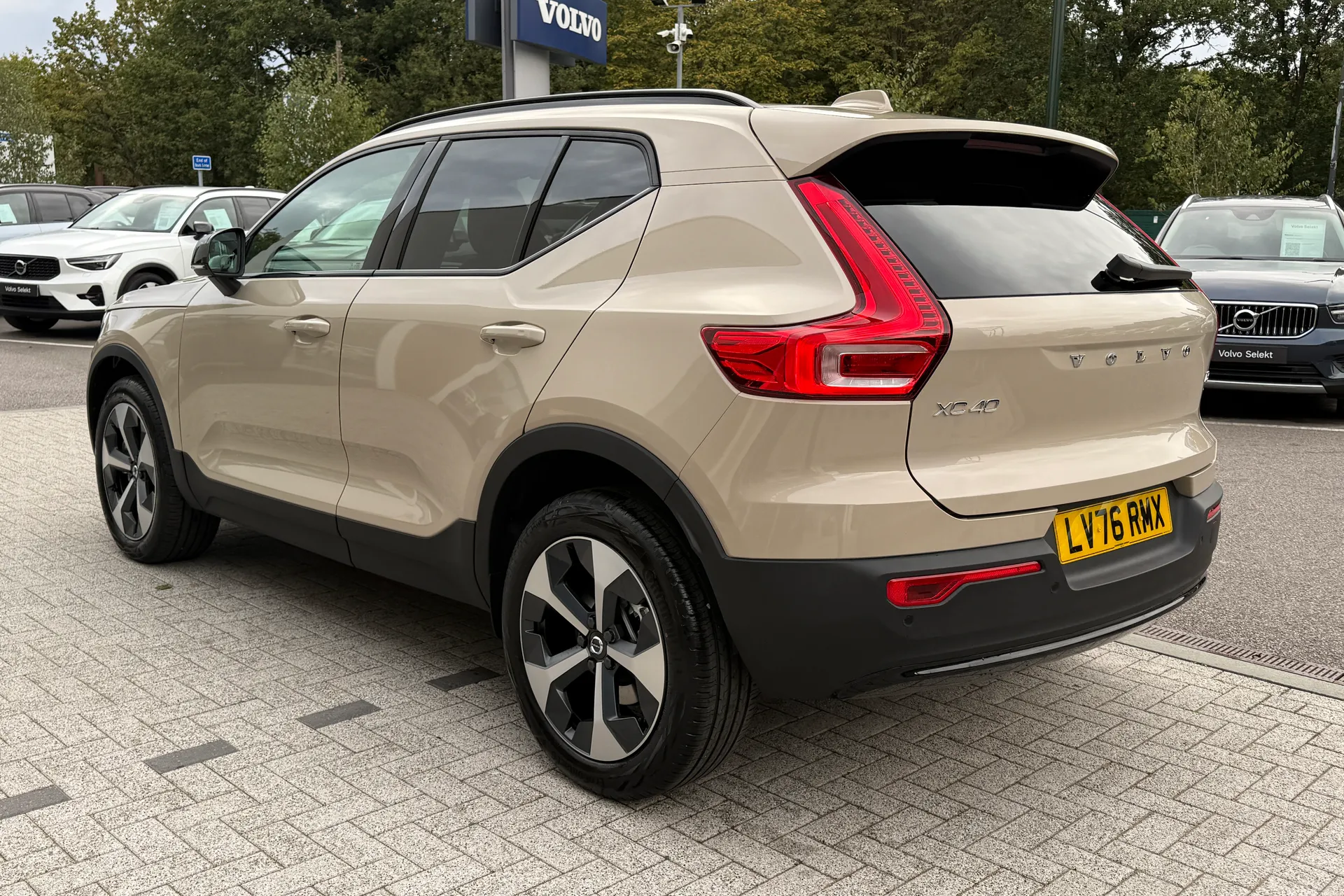 Volvo XC40 thumbnail image number 10