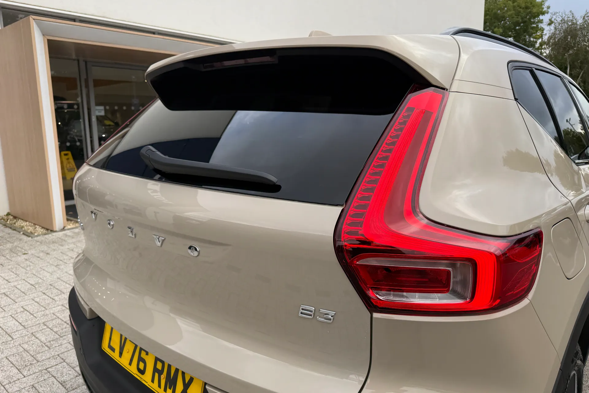 Volvo XC40 thumbnail image number 18