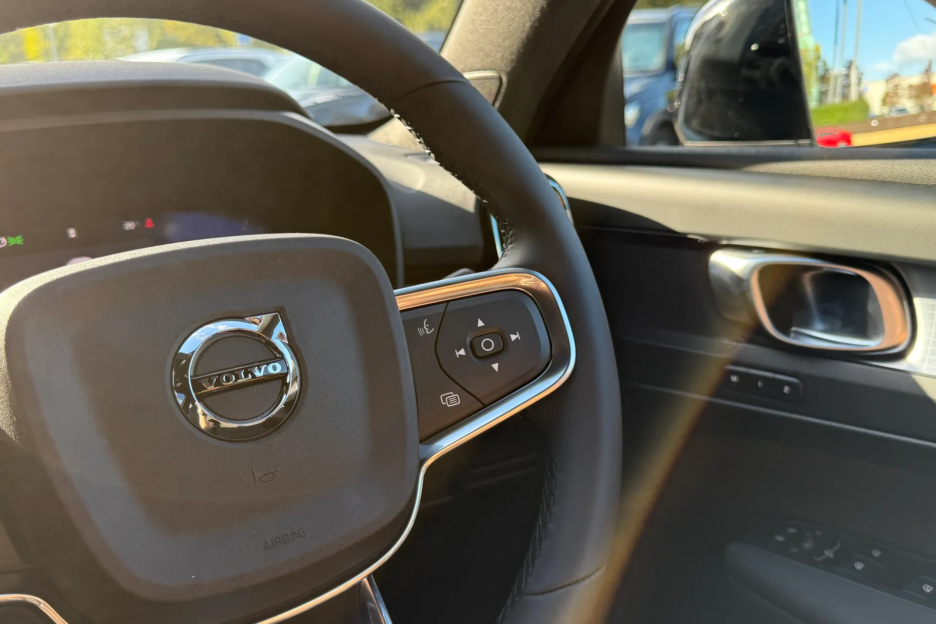 Volvo XC40 thumbnail image number 36