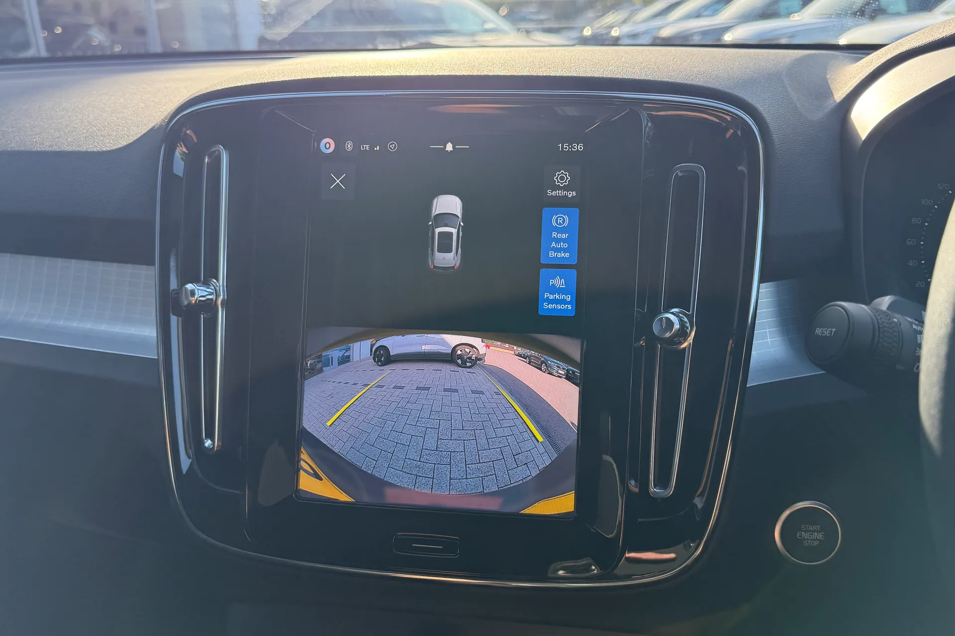 Volvo XC40 thumbnail image number 4