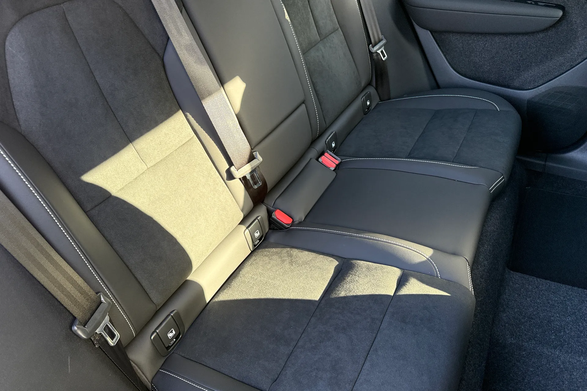 Volvo XC40 thumbnail image number 25