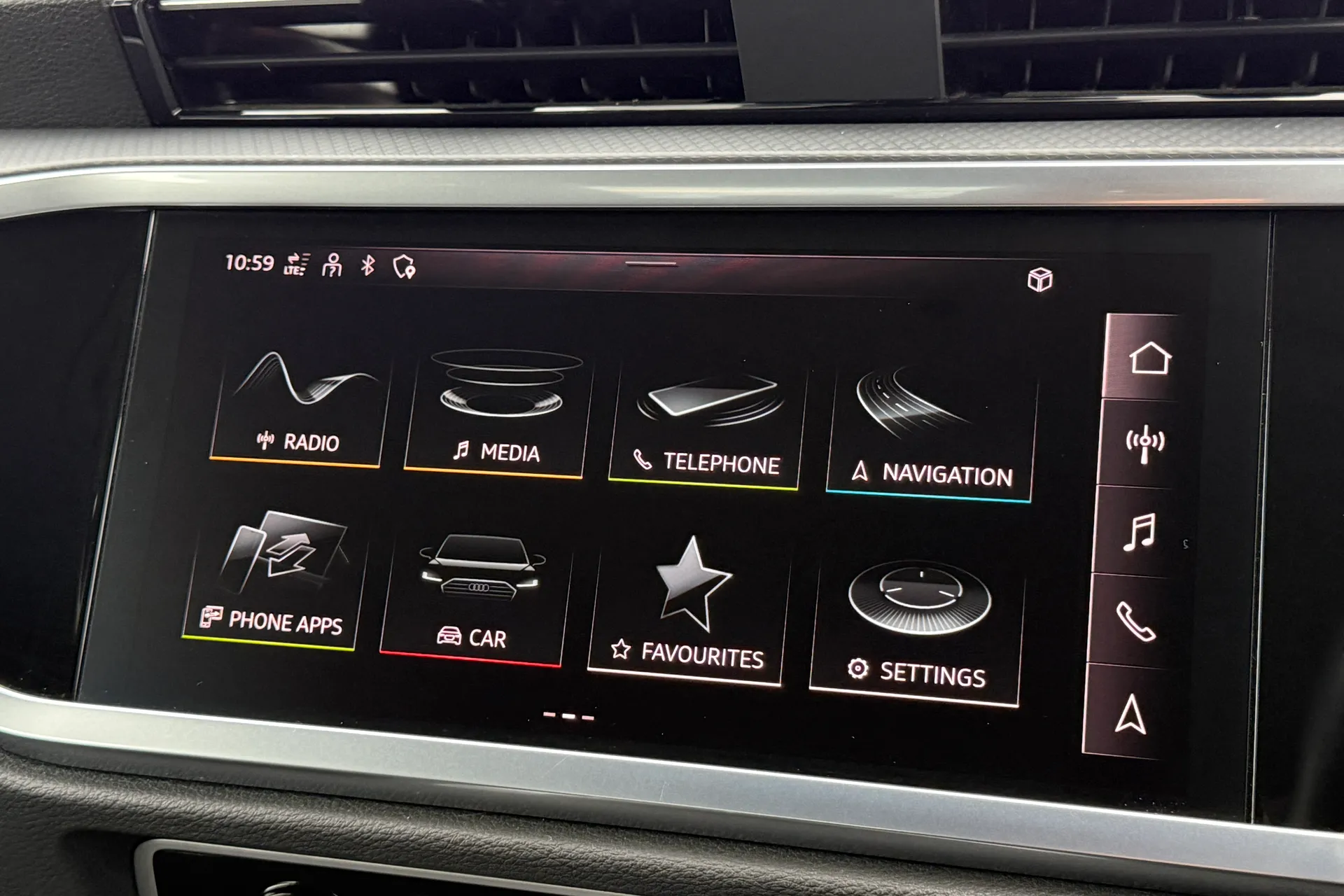 Audi Q3 thumbnail image number 13