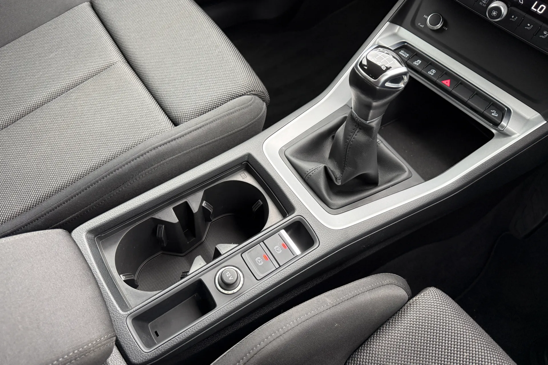 Audi Q3 thumbnail image number 38