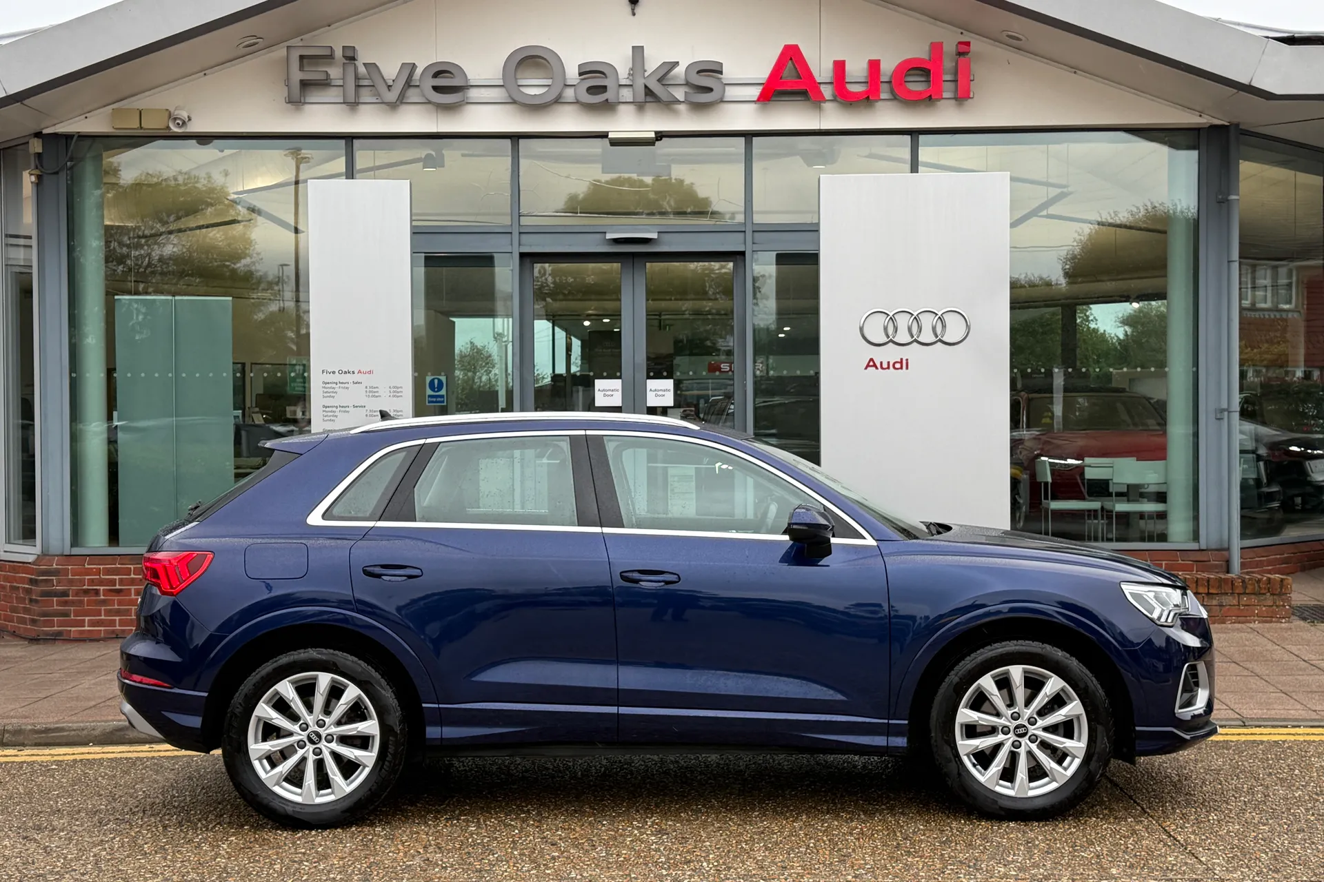 Audi Q3 thumbnail image number 2