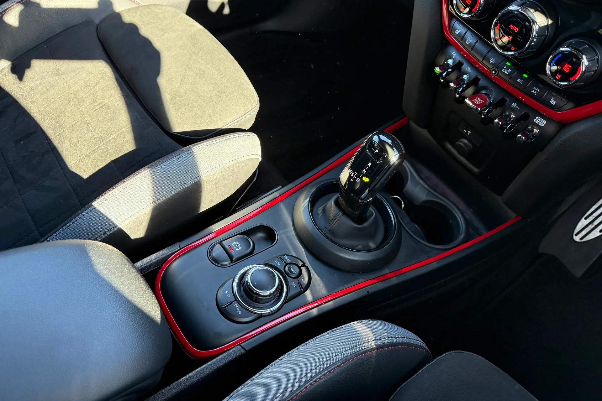 MINI COUNTRYMAN thumbnail image number 32
