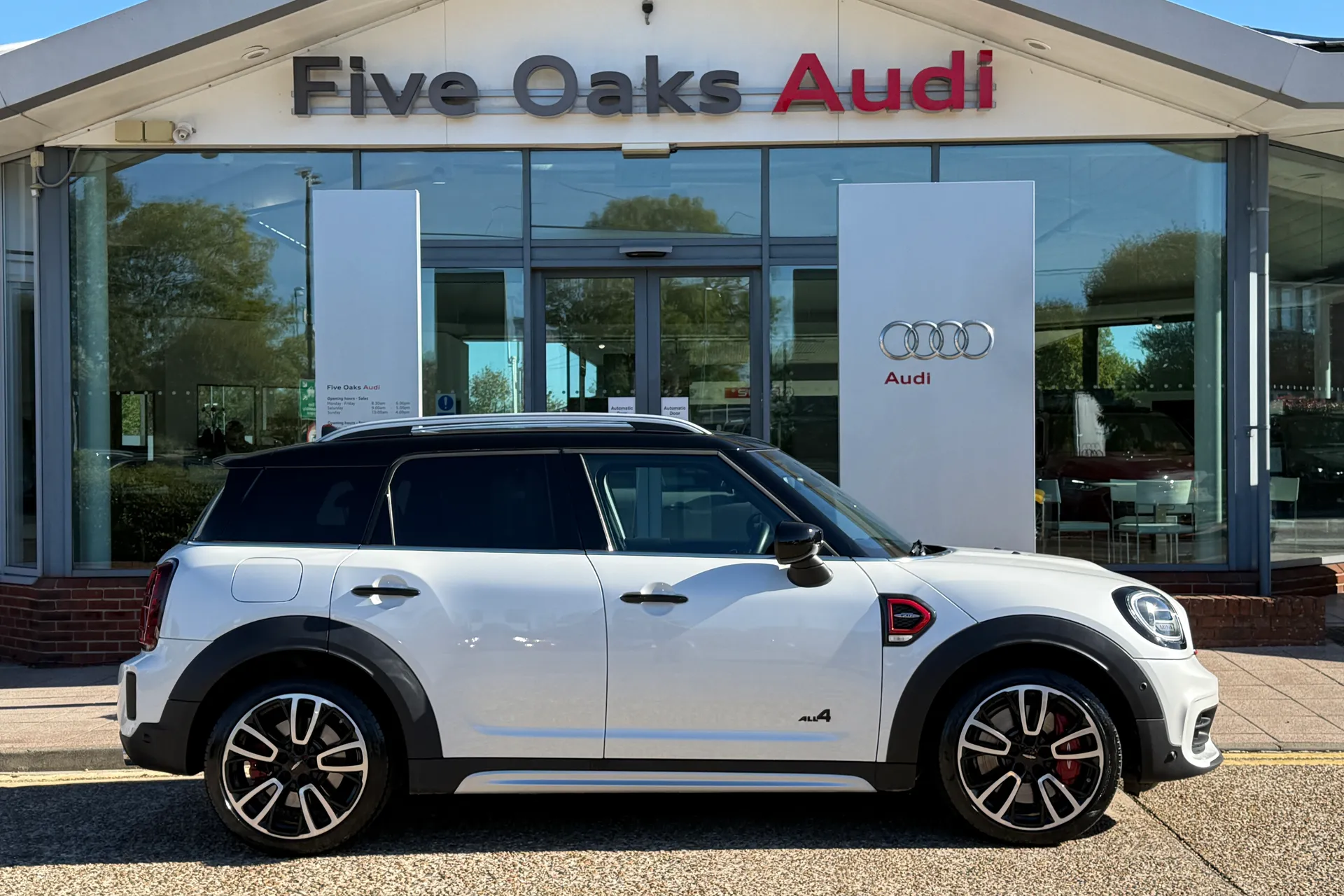 MINI COUNTRYMAN thumbnail image number 2