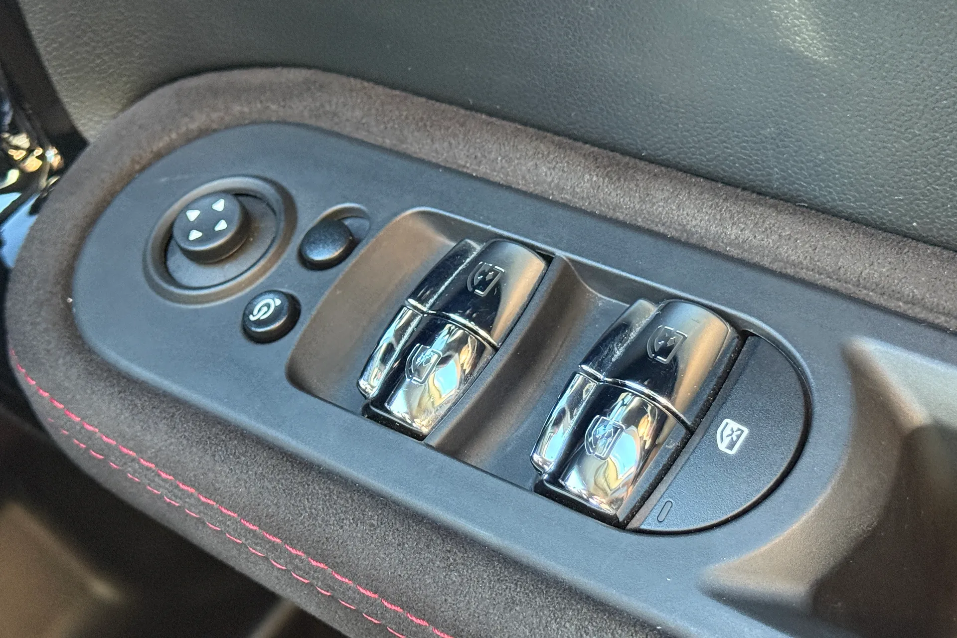 MINI COUNTRYMAN thumbnail image number 13