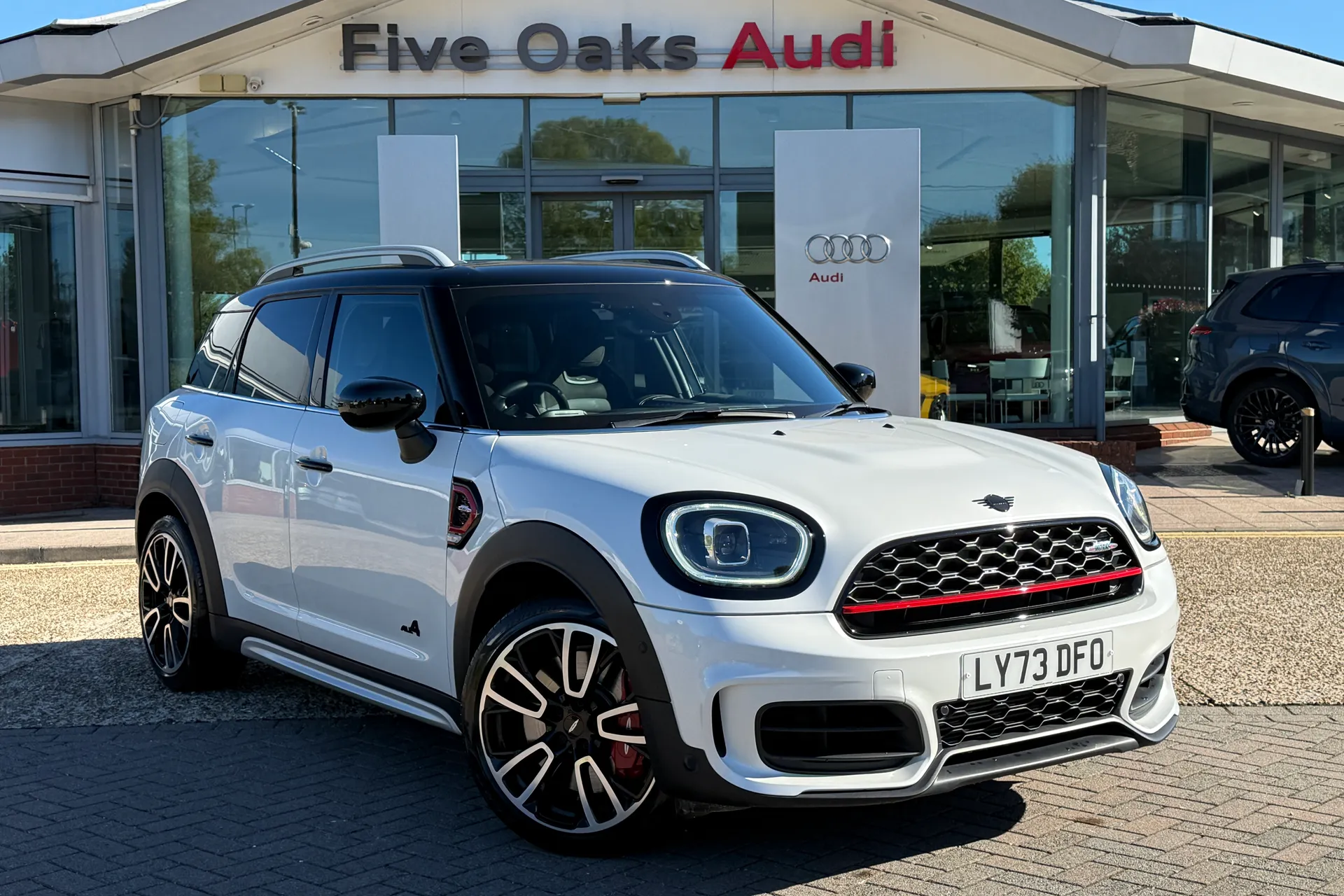 MINI COUNTRYMAN focused image