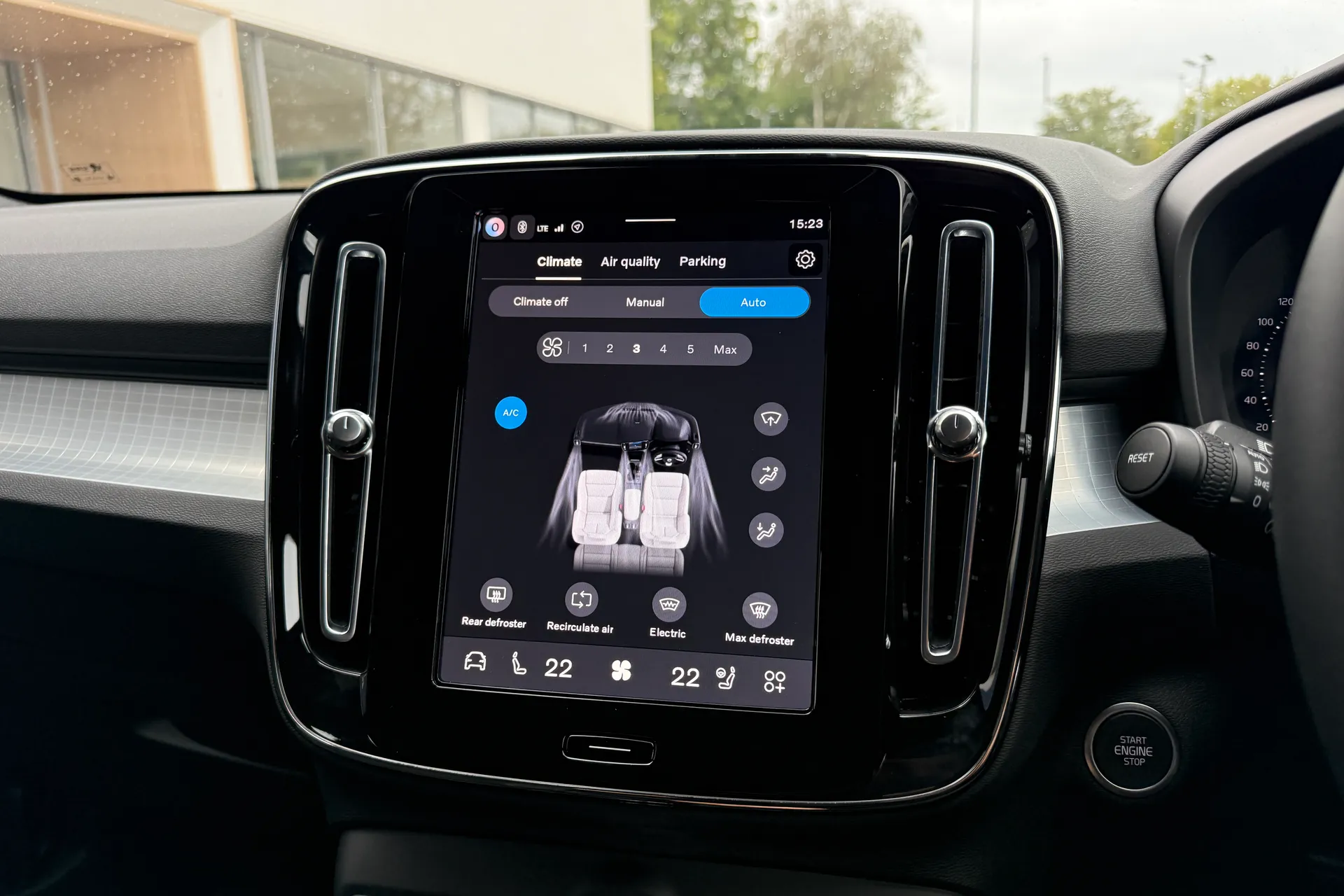 Volvo XC40 thumbnail image number 36