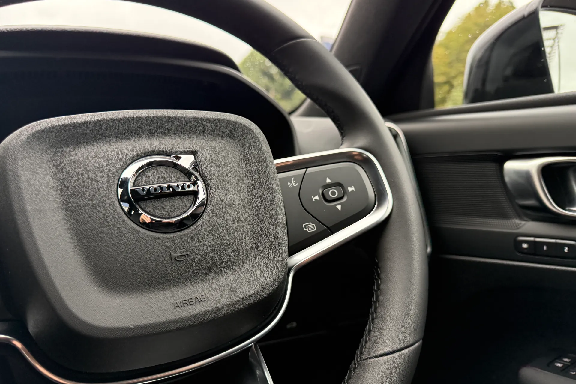 Volvo XC40 thumbnail image number 35