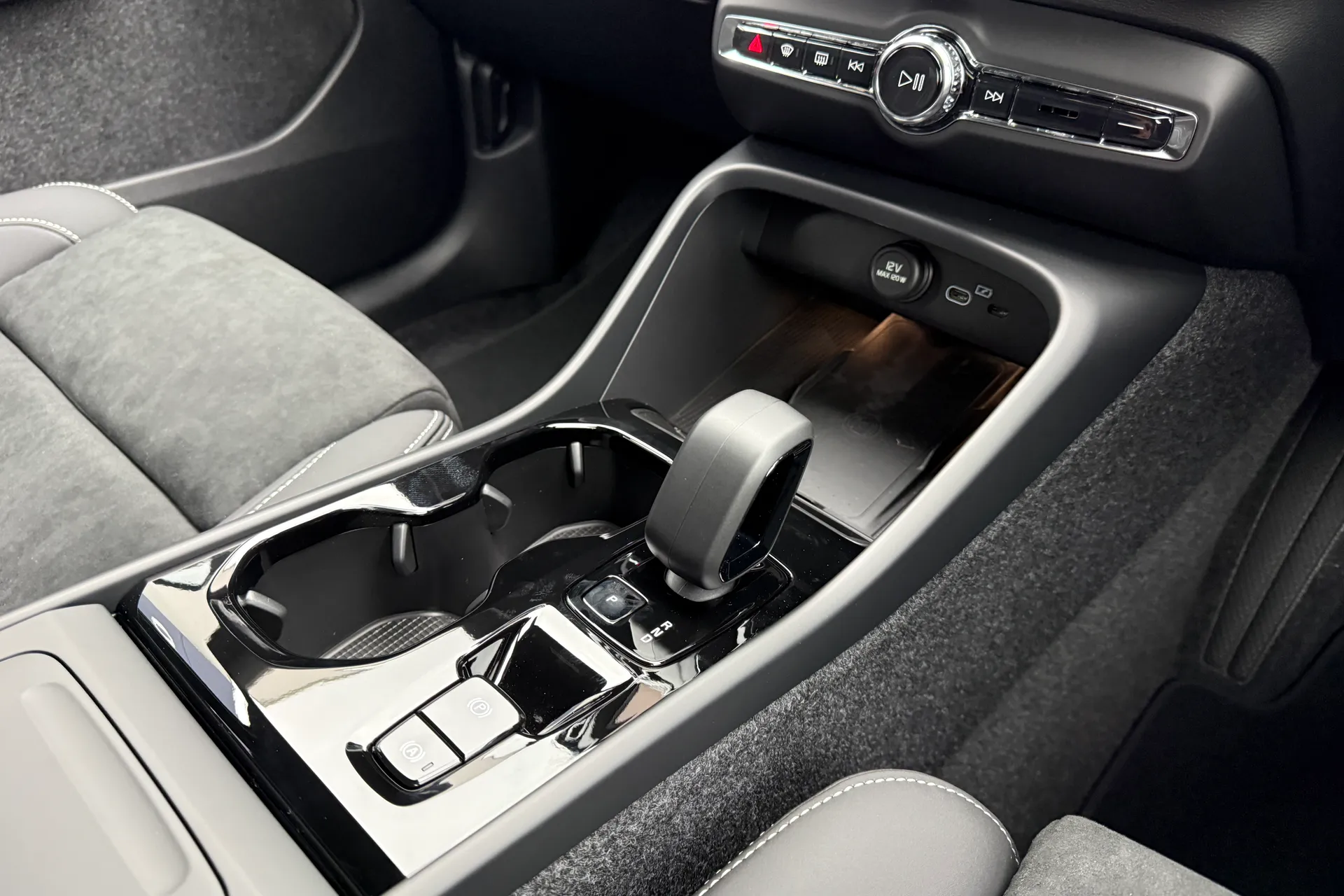 Volvo XC40 thumbnail image number 40
