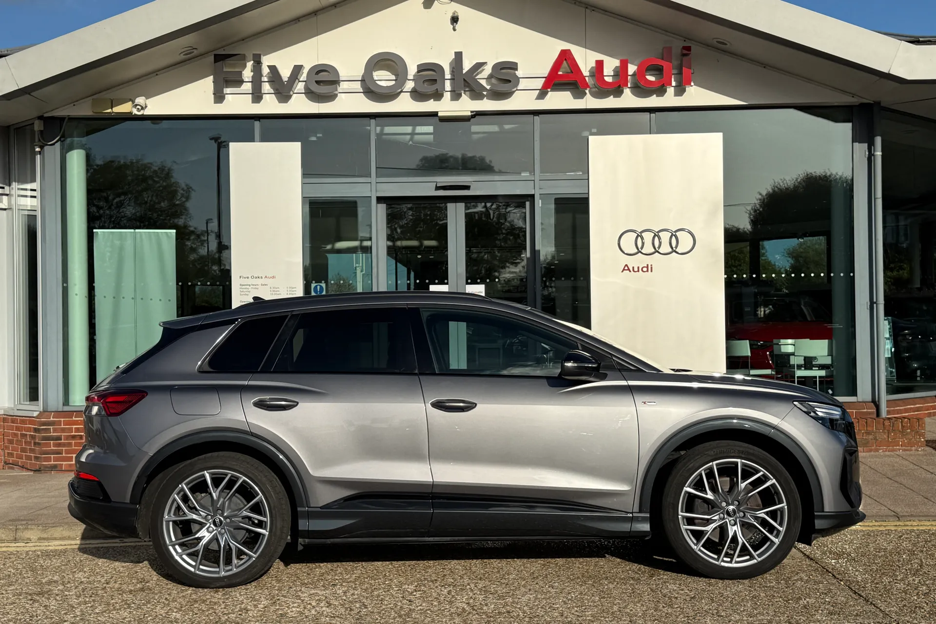 Audi Q4 thumbnail image number 2