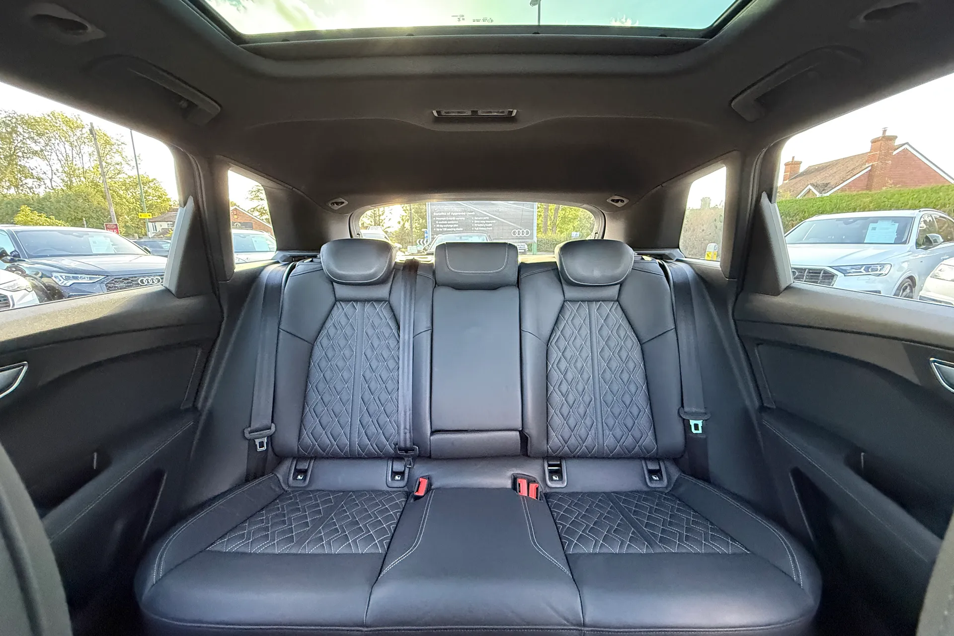 Audi Q4 thumbnail image number 8