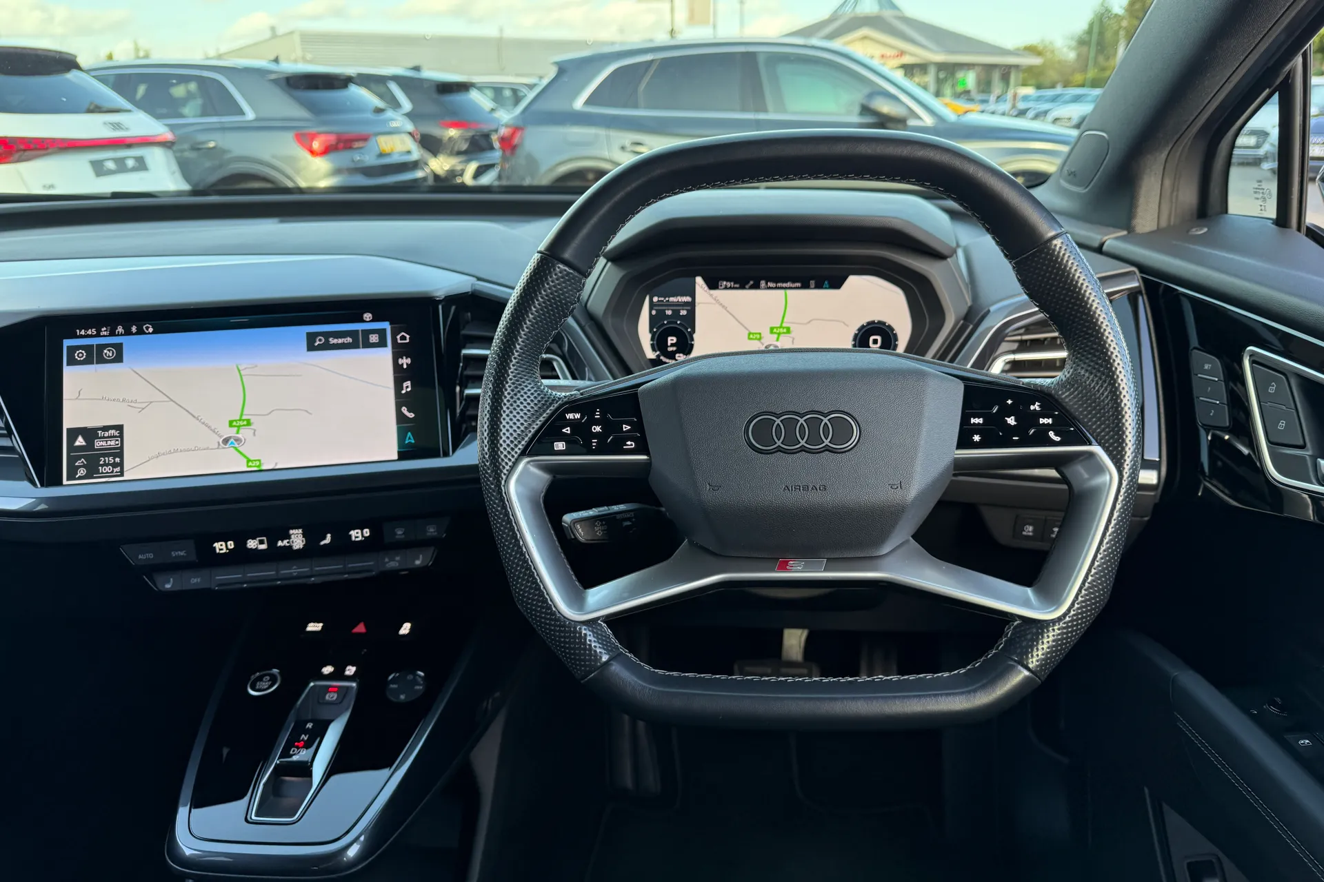 Audi Q4 thumbnail image number 6