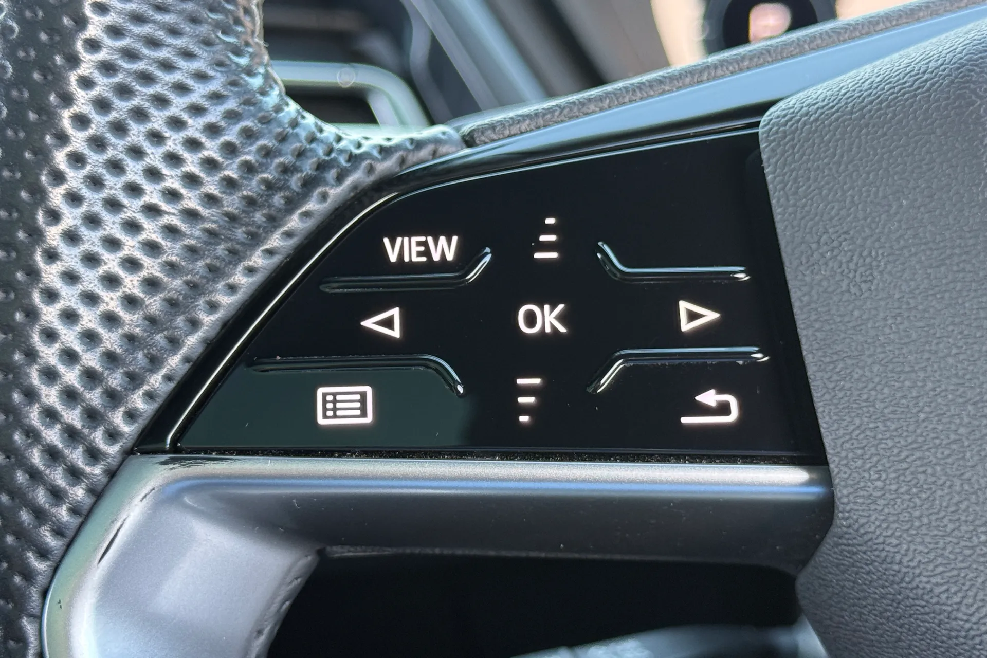 Audi Q4 thumbnail image number 28
