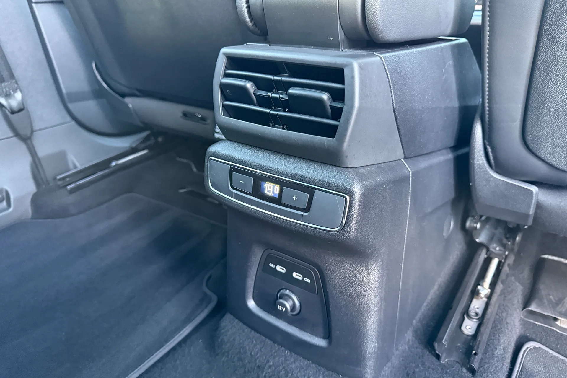 Audi Q4 thumbnail image number 57
