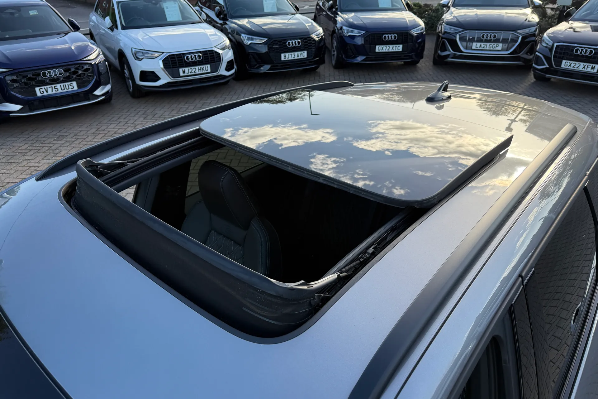 Audi Q4 thumbnail image number 9