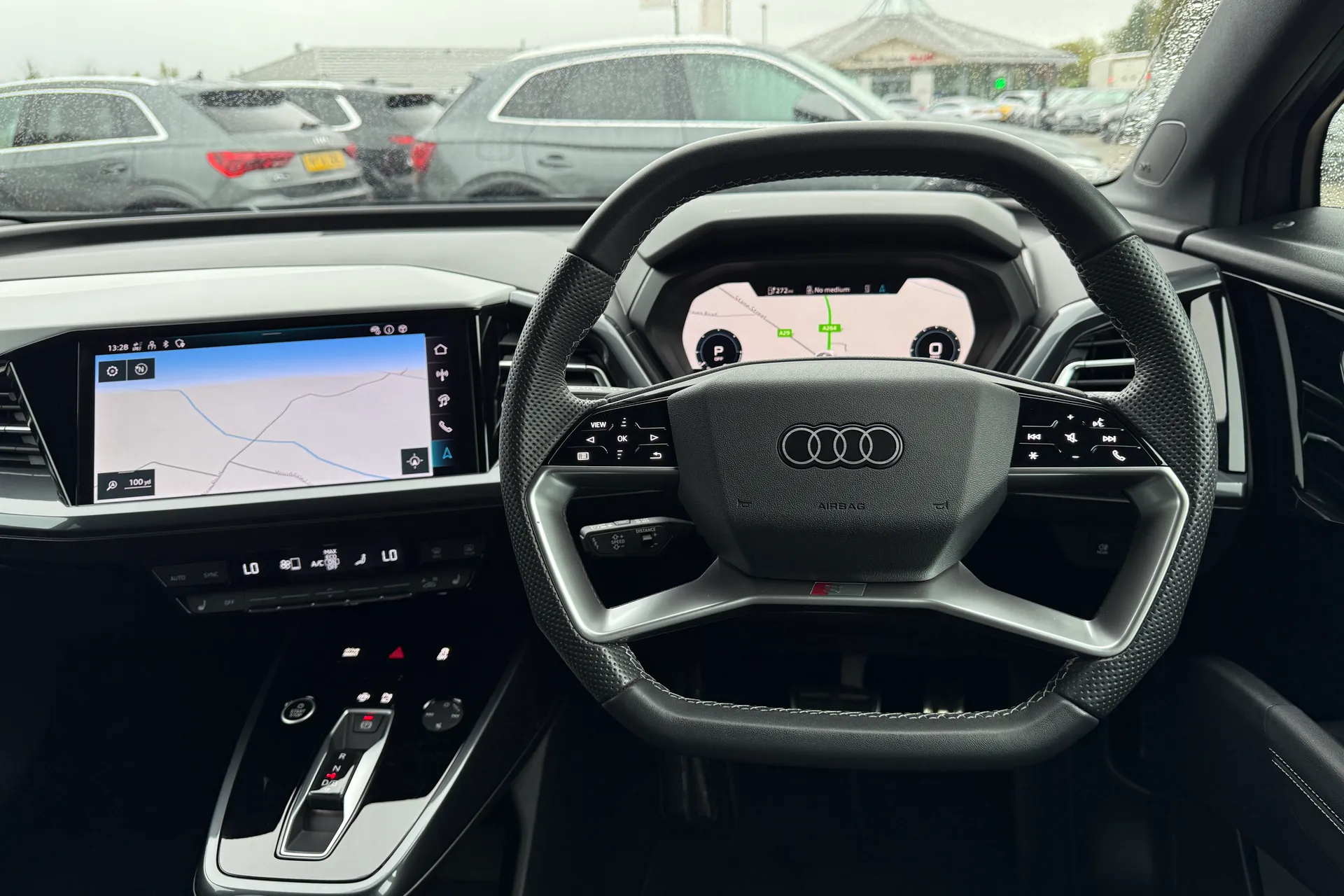 Audi Q4 thumbnail image number 6