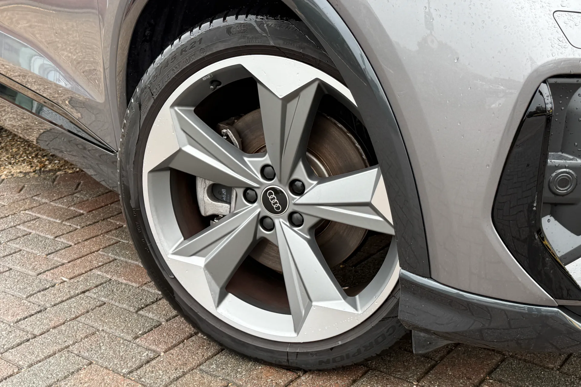 Audi Q4 thumbnail image number 7