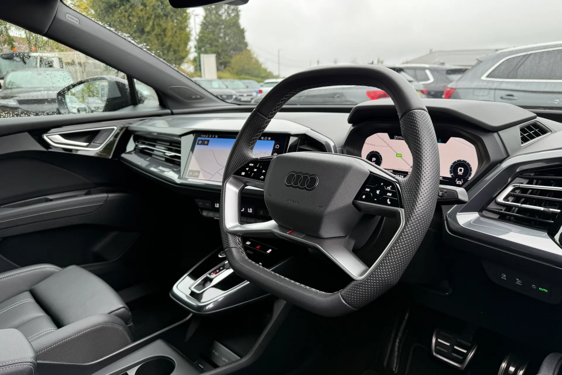 Audi Q4 thumbnail image number 31