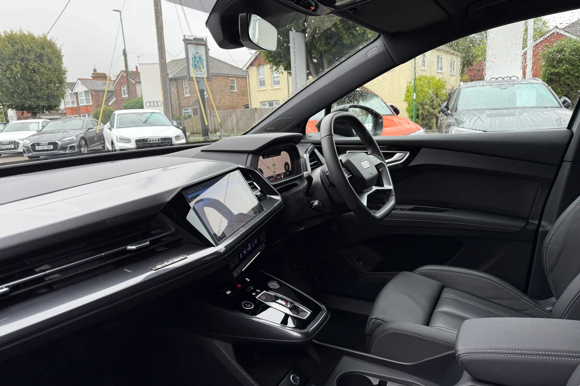 Audi Q4 thumbnail image number 32