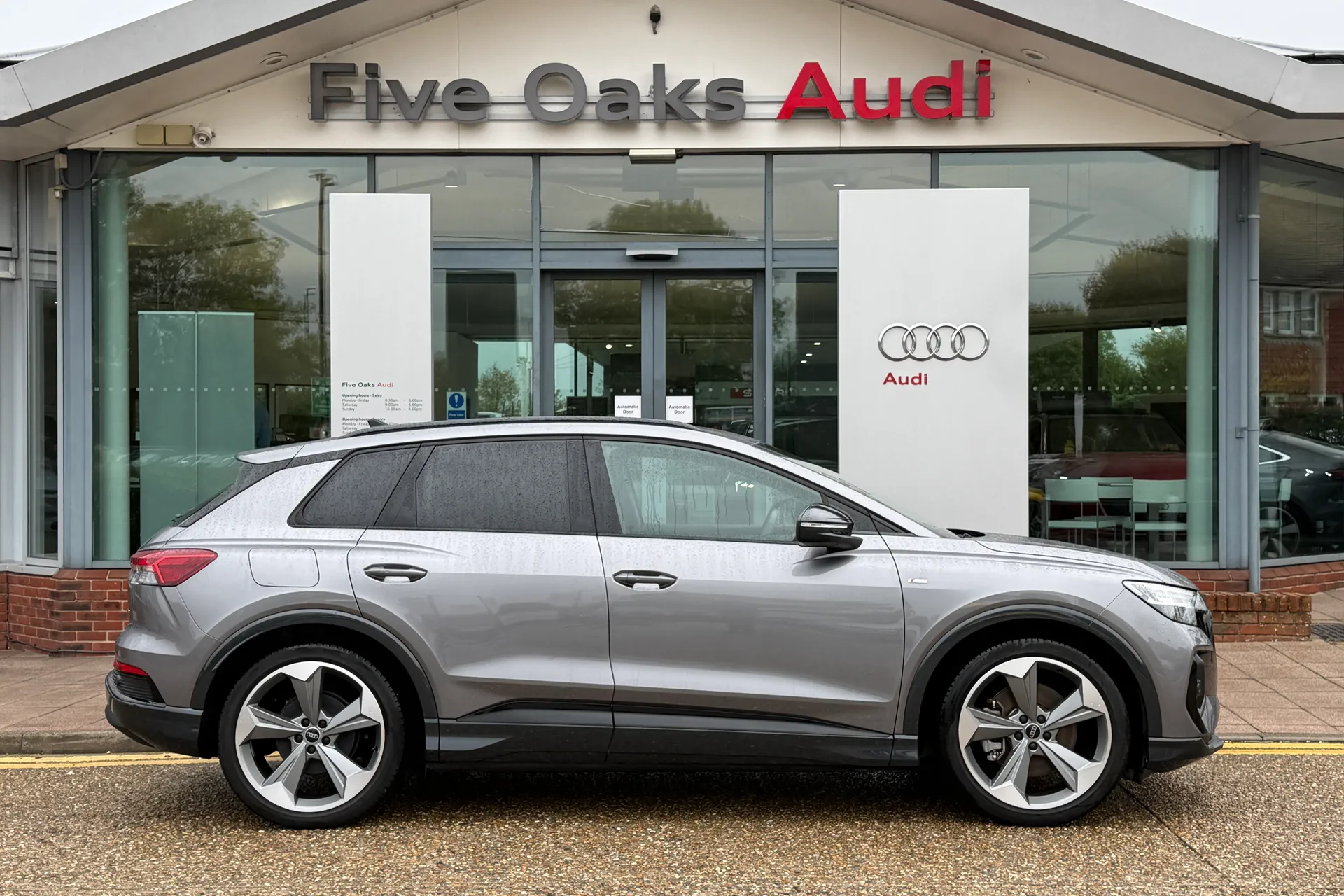 Audi Q4 thumbnail image number 2