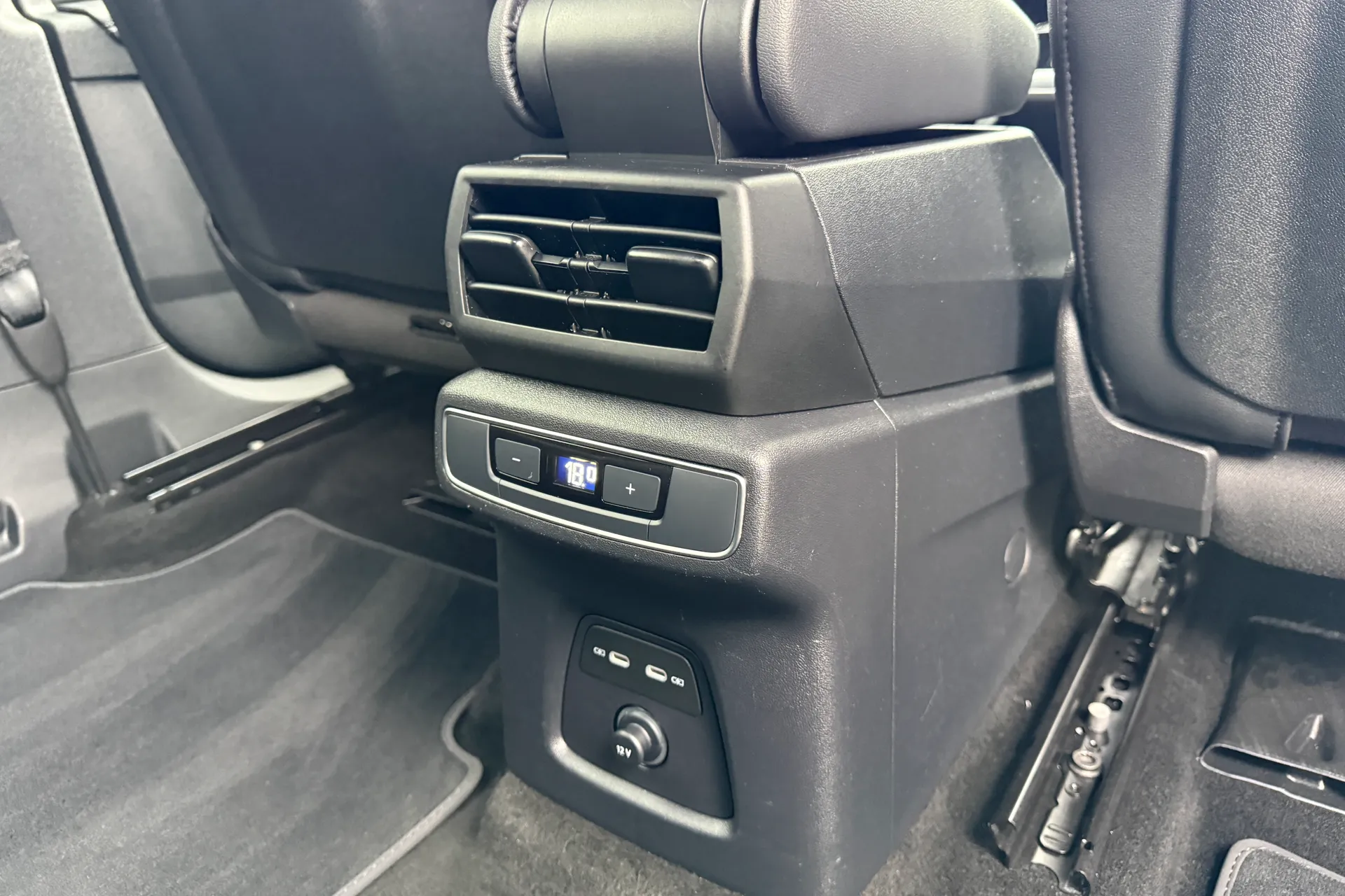 Audi Q4 thumbnail image number 51