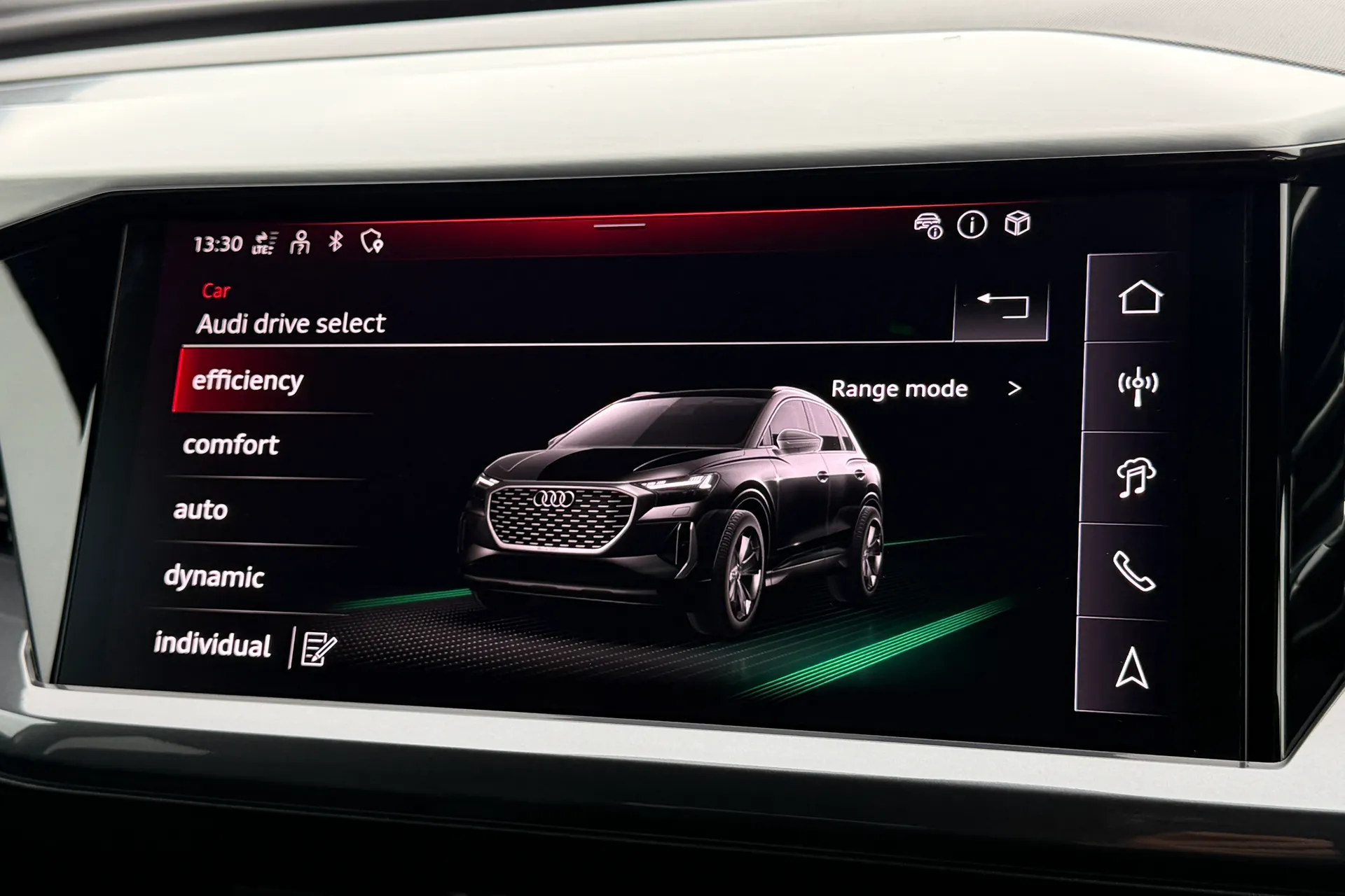 Audi Q4 thumbnail image number 11