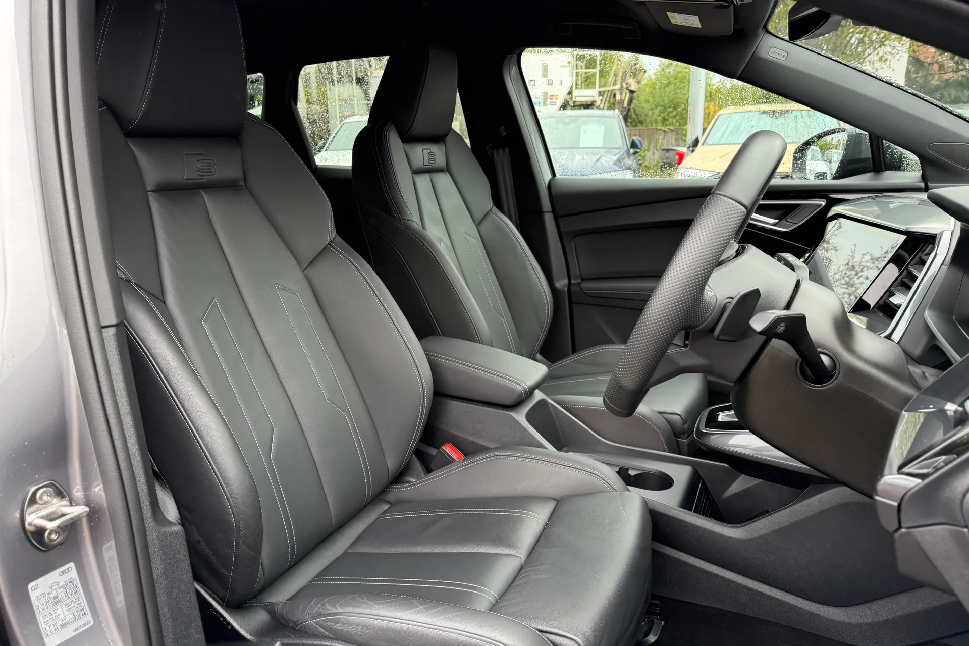 Audi Q4 thumbnail image number 30