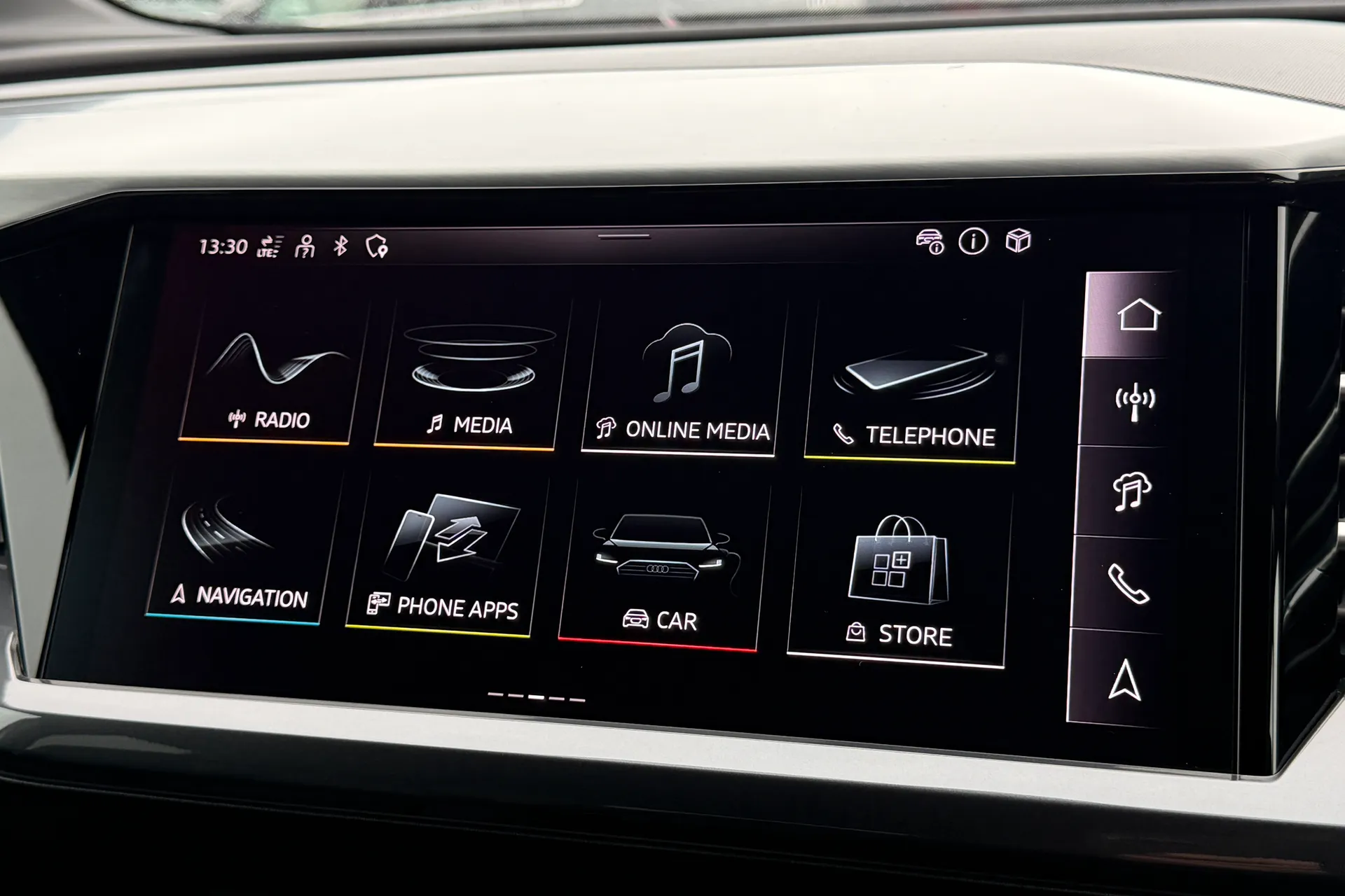 Audi Q4 thumbnail image number 16
