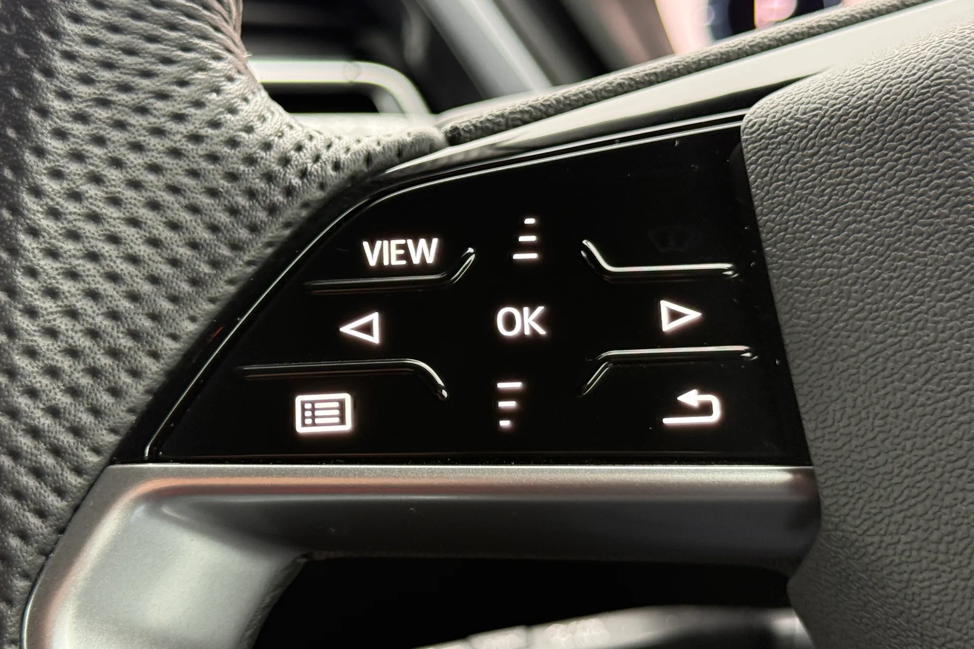 Audi Q4 thumbnail image number 24