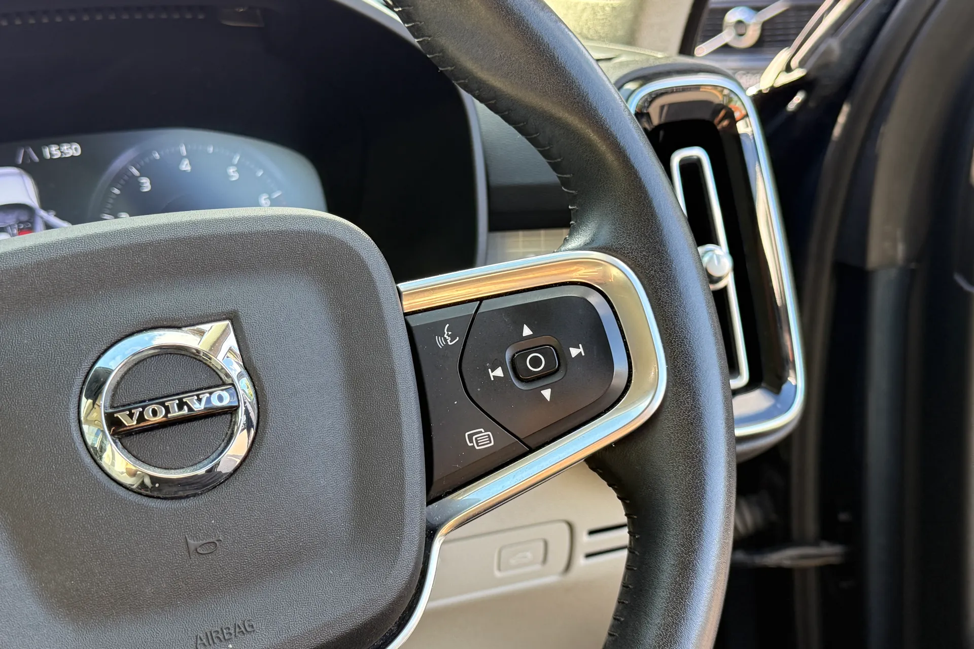 Volvo XC40 thumbnail image number 36