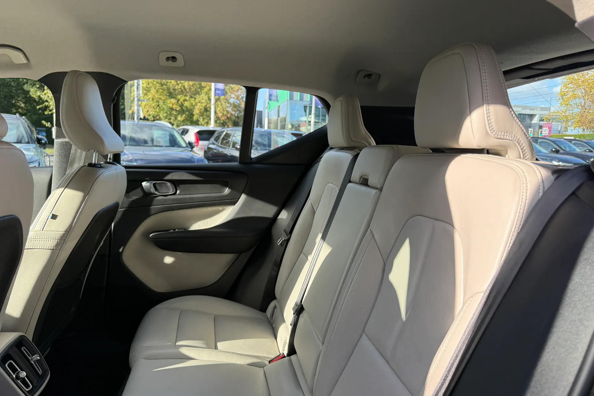 Volvo XC40 thumbnail image number 30