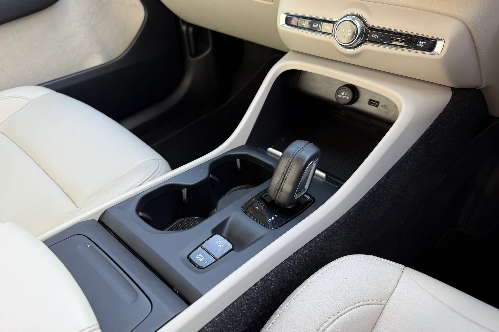 Volvo XC40 thumbnail image number 41