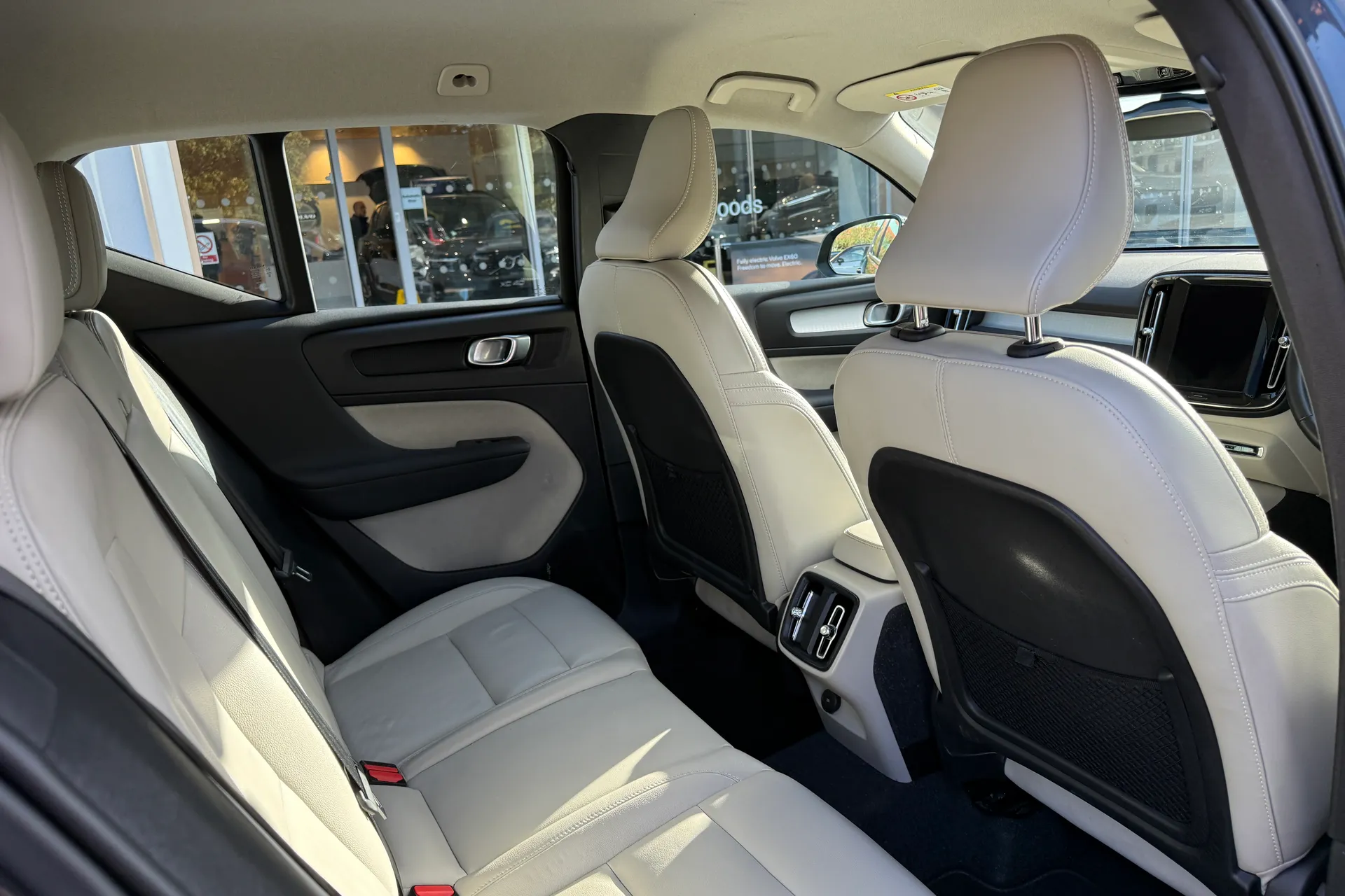 Volvo XC40 thumbnail image number 23