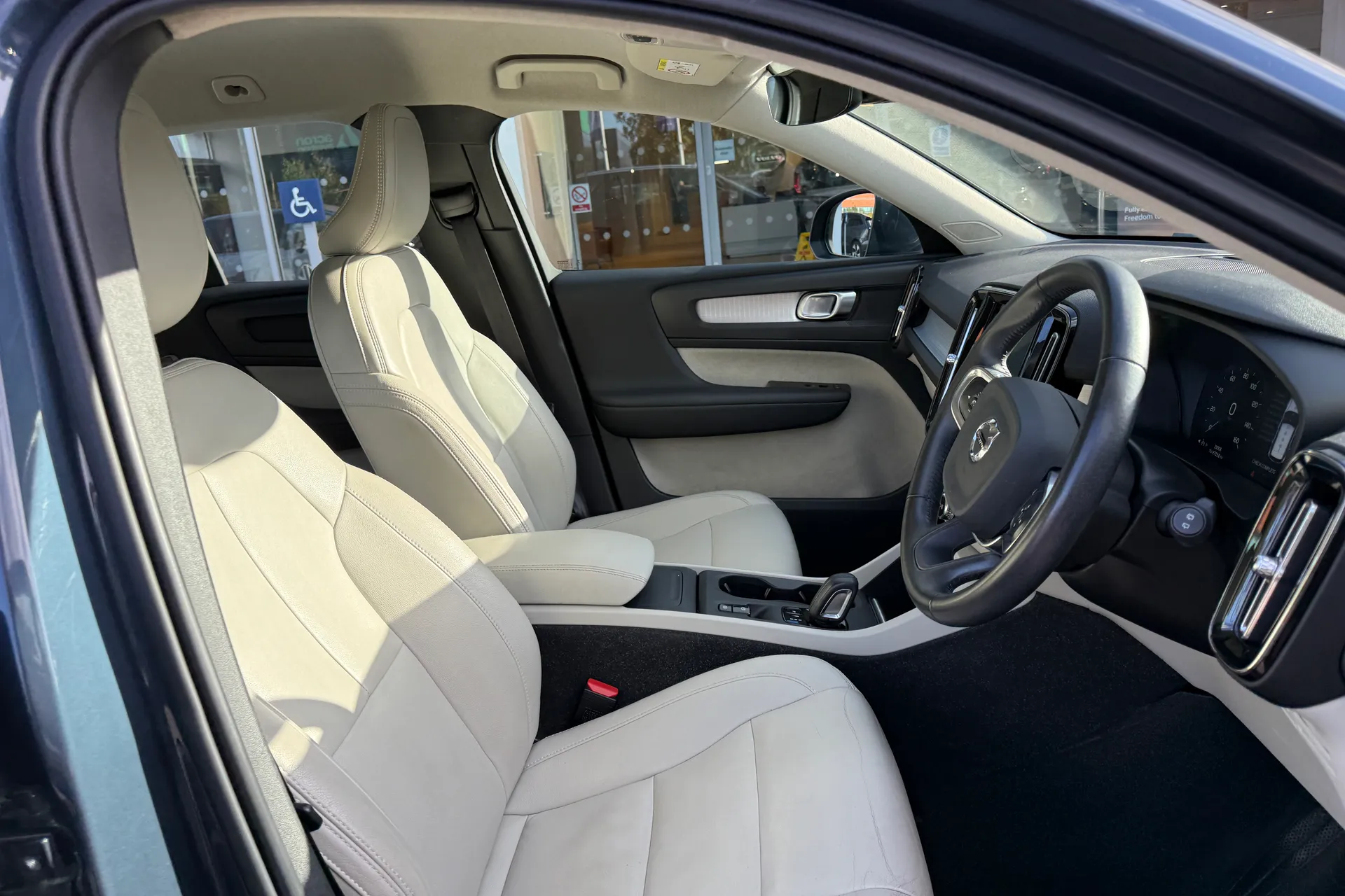 Volvo XC40 thumbnail image number 26