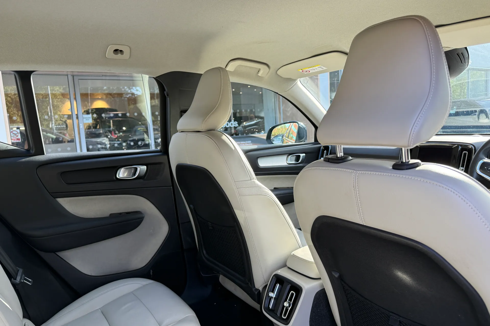 Volvo XC40 thumbnail image number 24