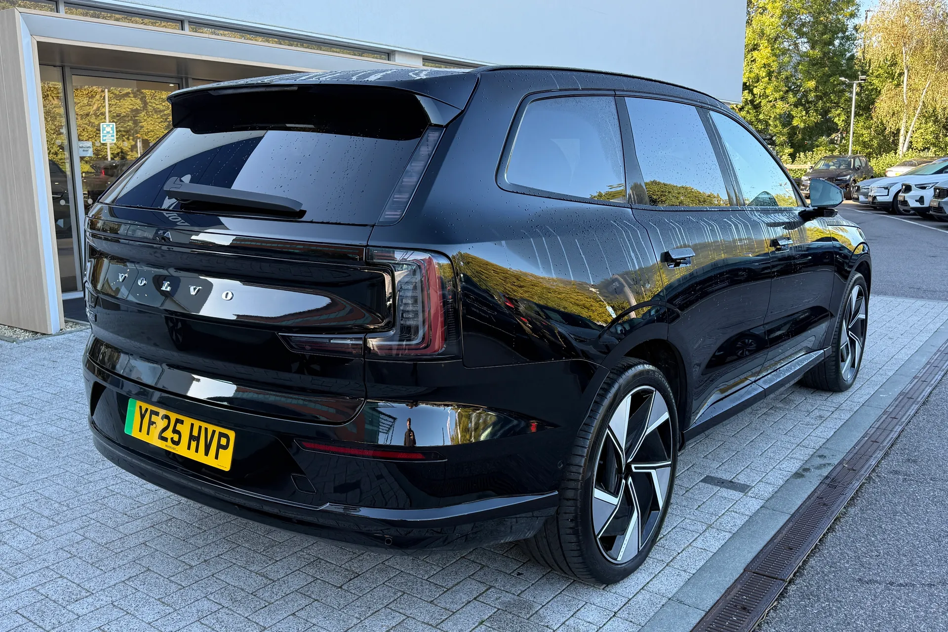 Volvo EX90 thumbnail image number 9