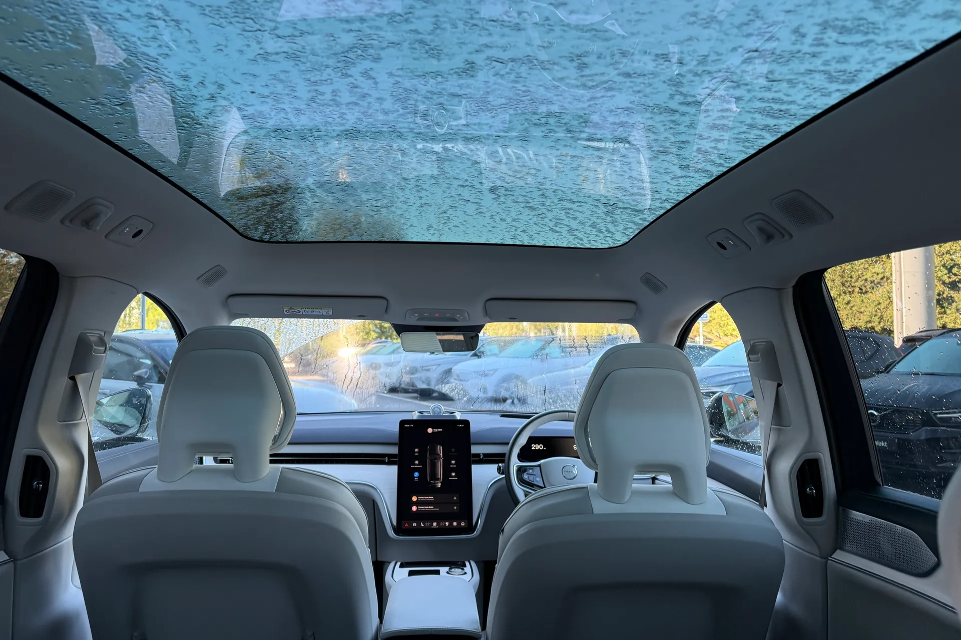Volvo EX90 thumbnail image number 22